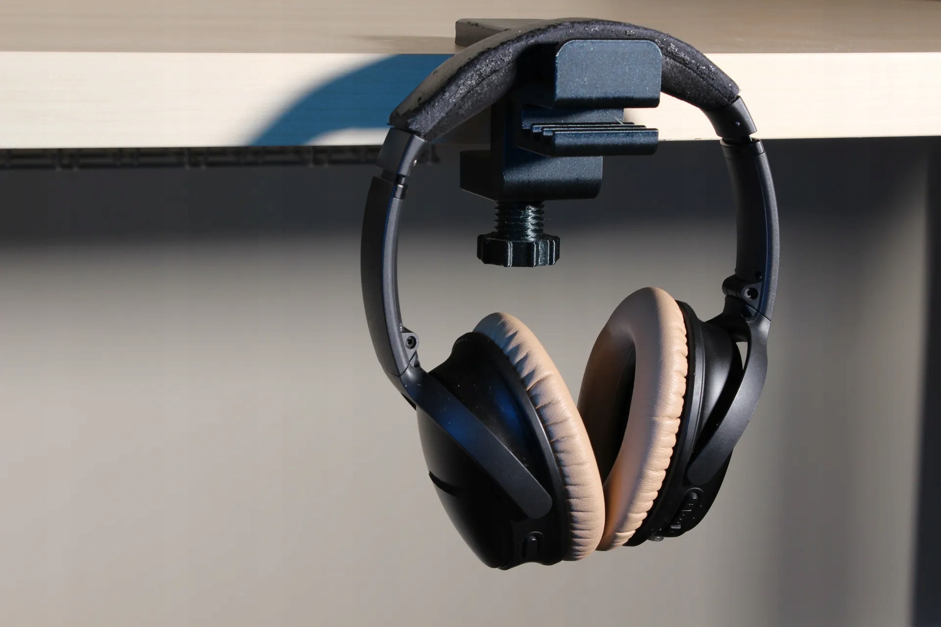 Uchwyt/wieszak na słuchawki przykręcany do biurka EAN (GTIN) 6973258330240