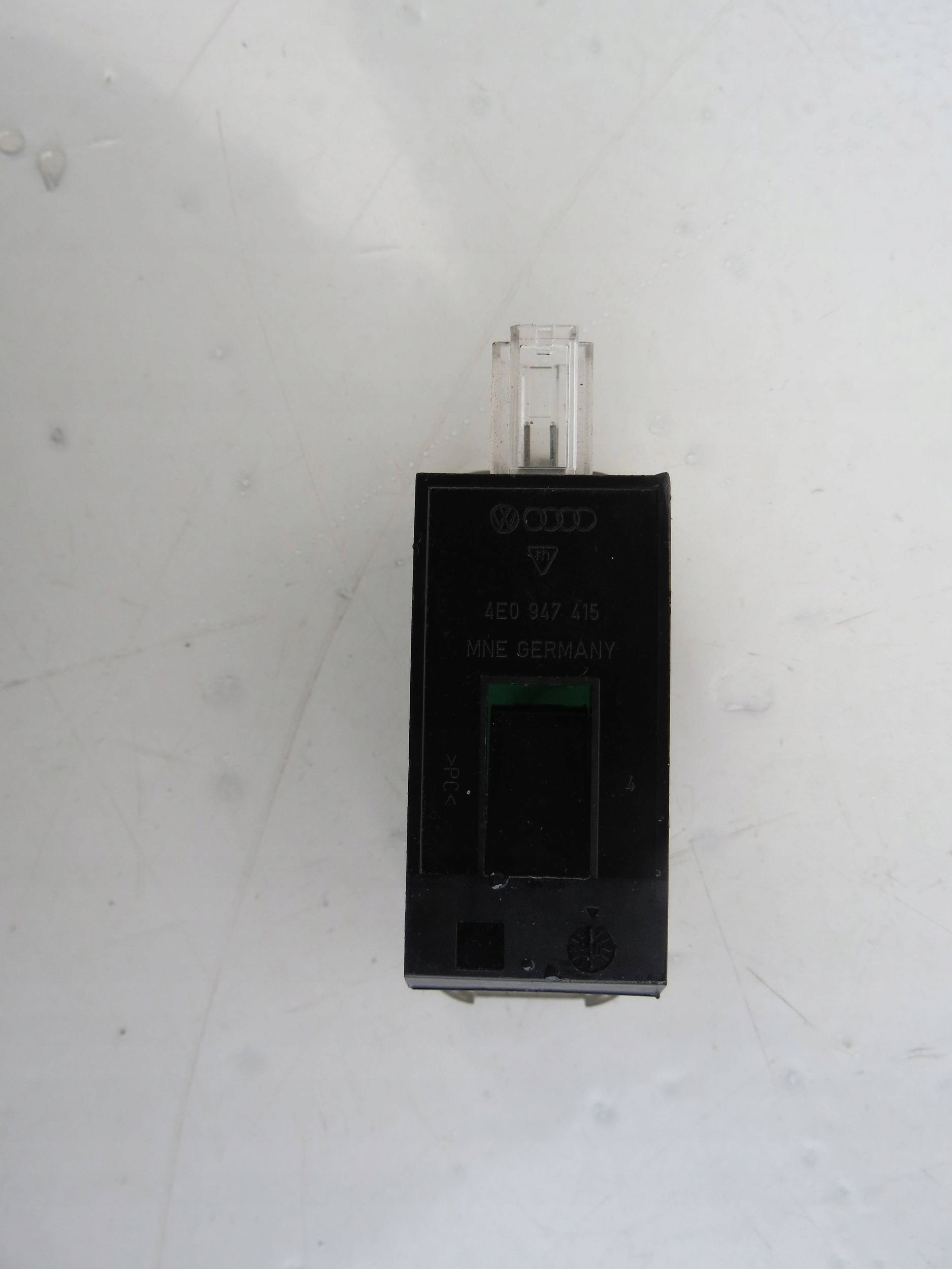 Feux phare OSWIETLENIE Interne AUDI Q7 3.6 4E0947415