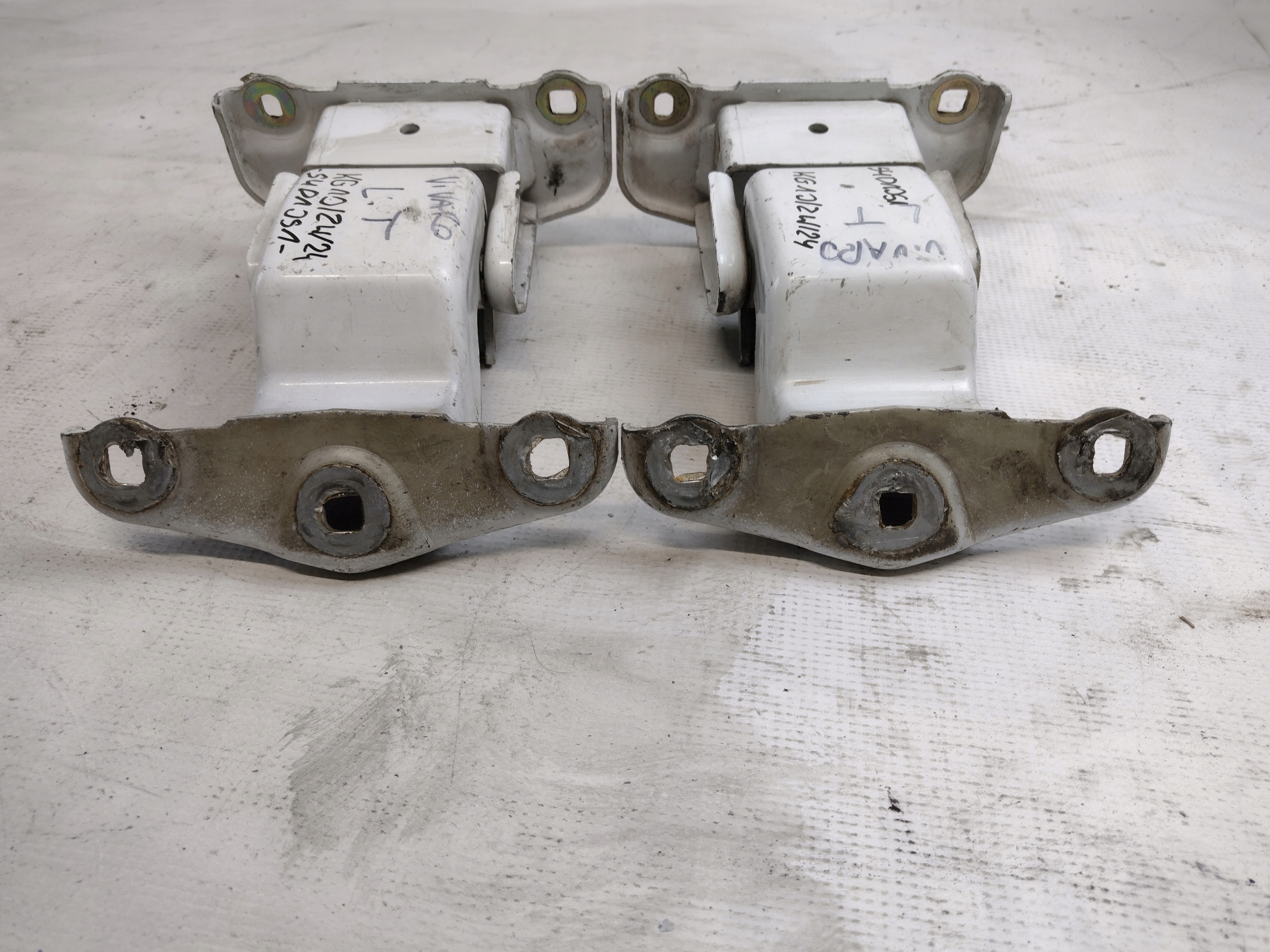 hinges door left rear part Opel Vivaro