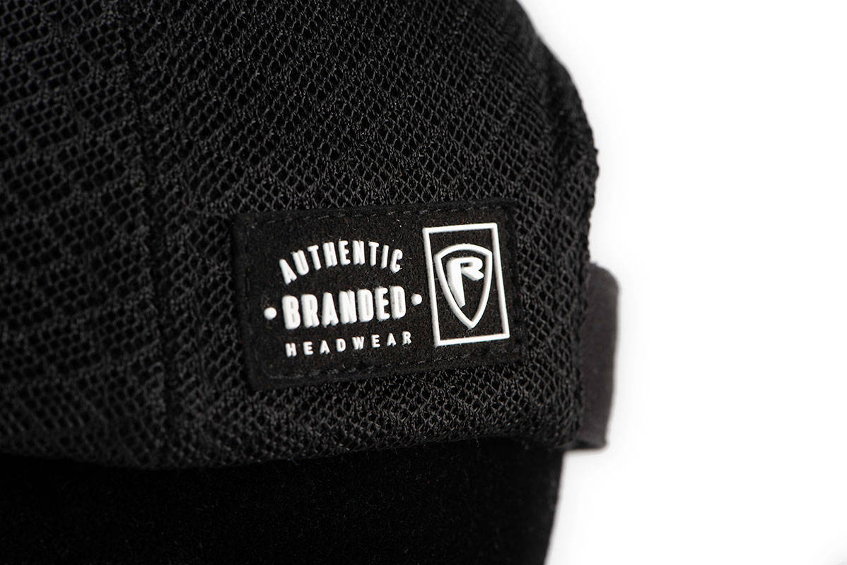 CZAPKA Z DASZKIEM FOX RAGE SHIELD TRUCKER Kolor dominujący czarny