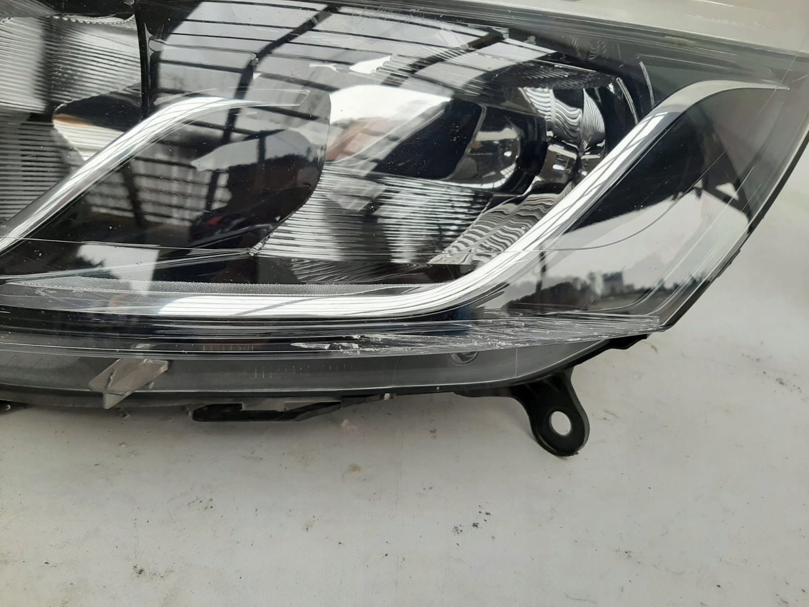 RENAULT CLIO 4 IV light left front front 260601850R