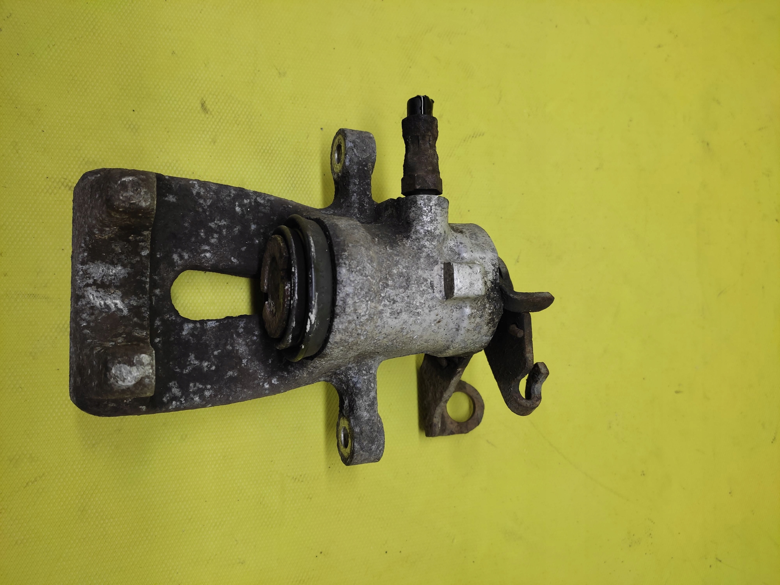 ALFA ROMEO 147 1.6 caliper brake left rear part