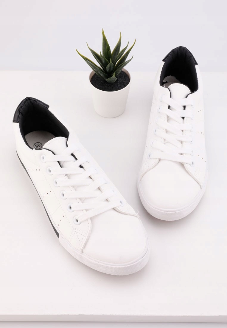 TRAMPKI BUTY DAMSKIE TENISÓWKI SPORTOWE BIAŁE Rozmiar 41