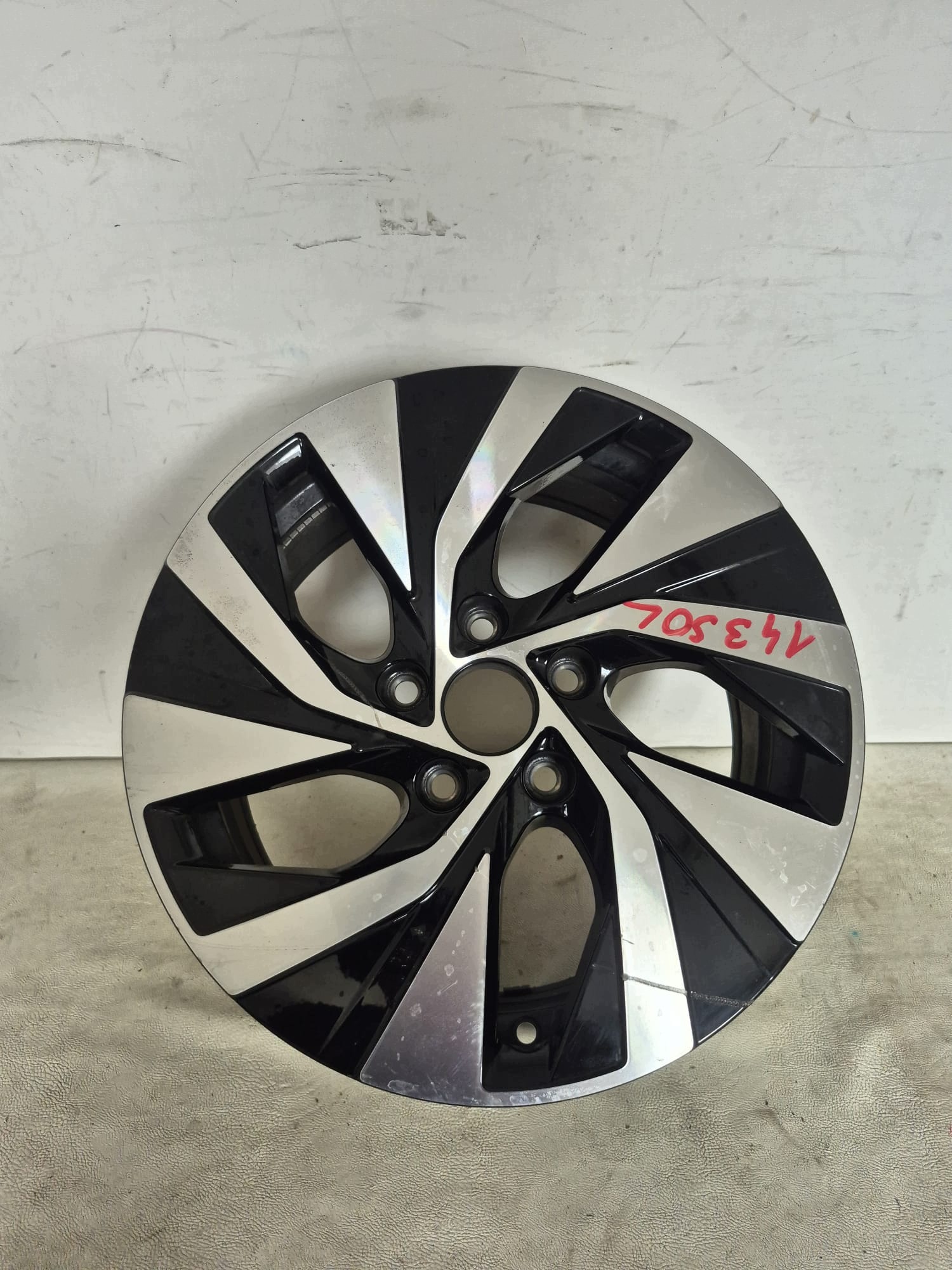 VW PASSAT B9 3J0 disk hliníkový 16" 3J0601025