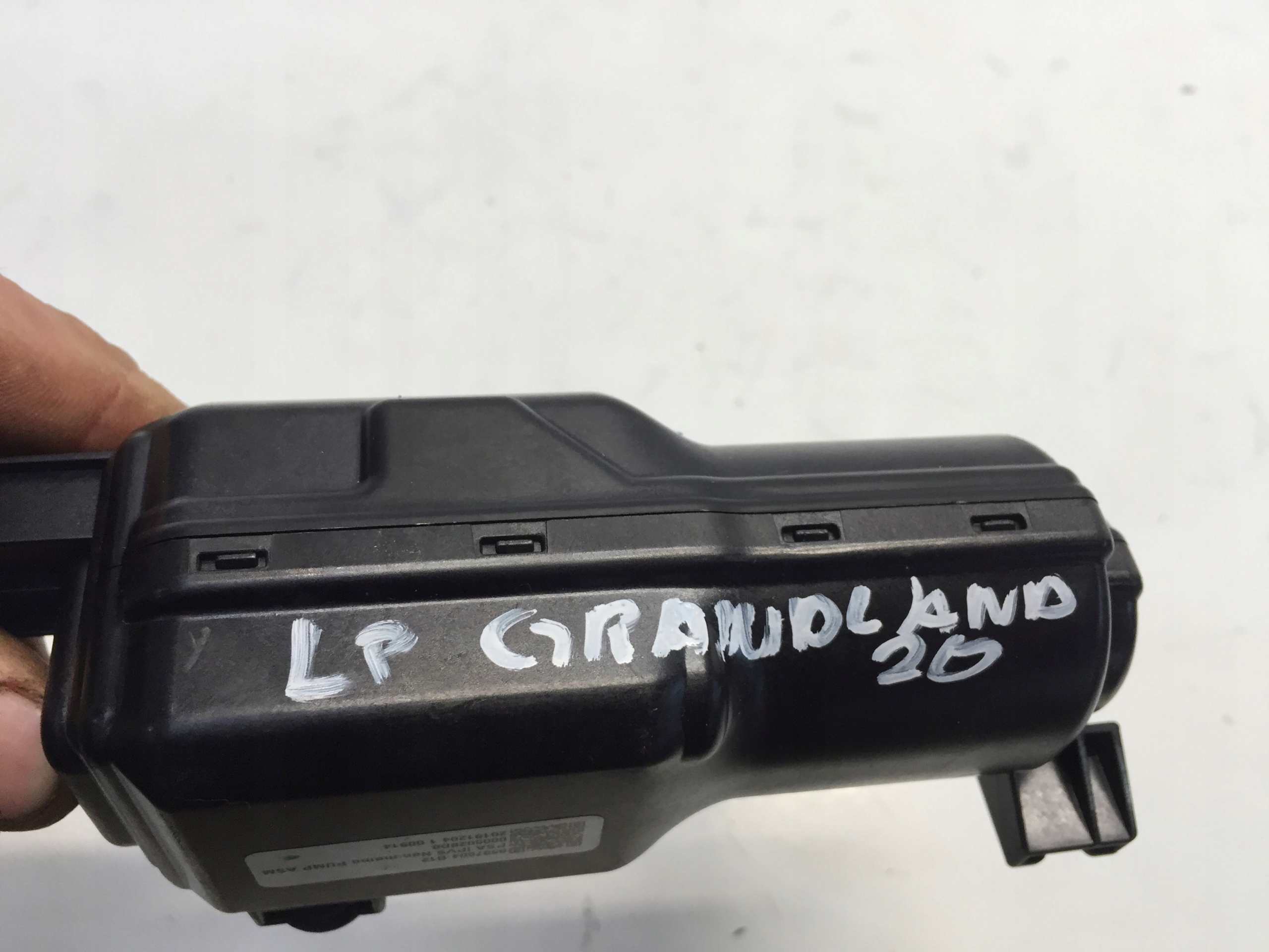 OPEL GRANDLAND X 2020 SILNICZEK POMPOWANIA FOTELA Car type 4x4 SUV