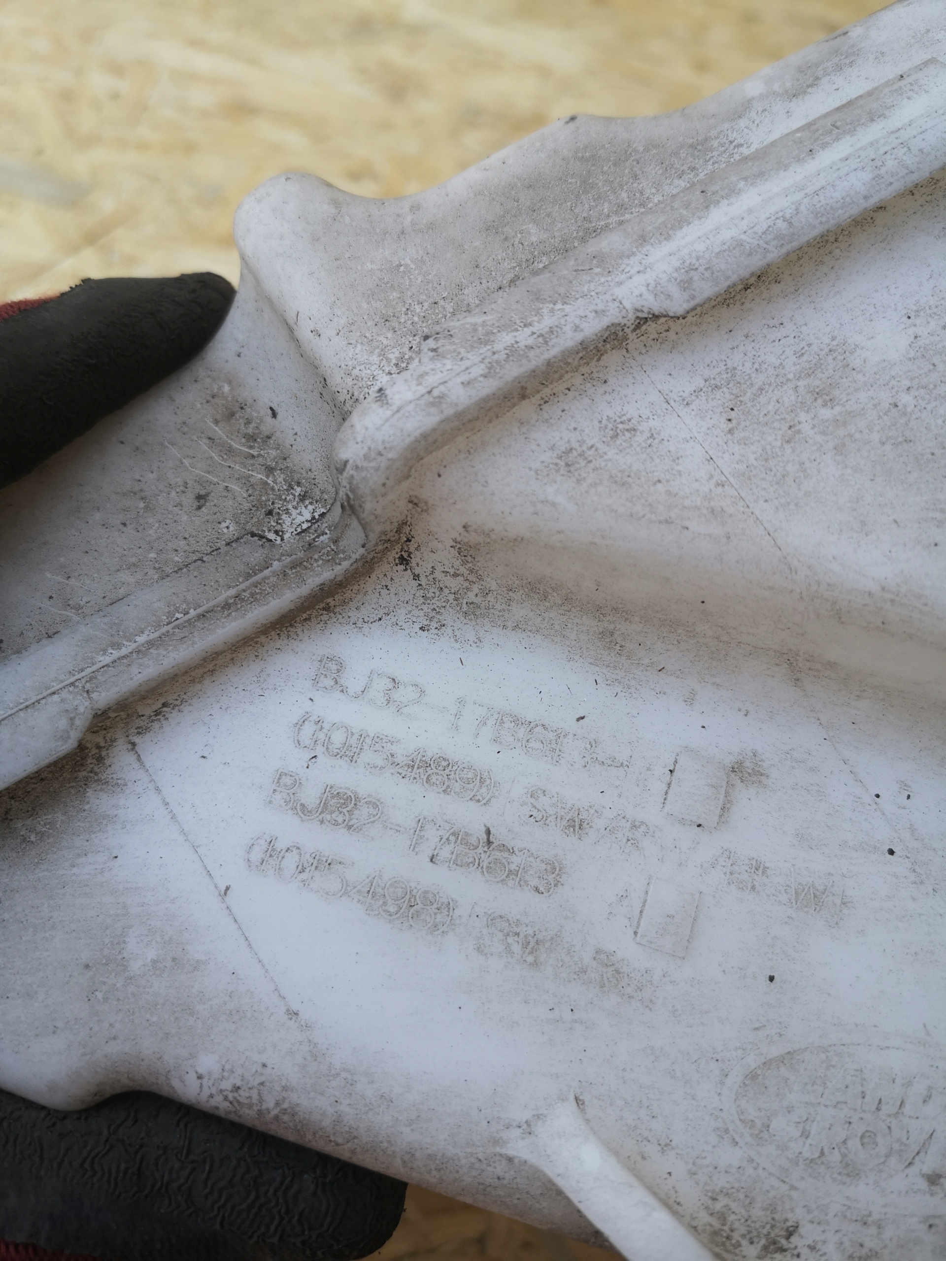 Range Rover Evoque L538 бачок омывателя насос