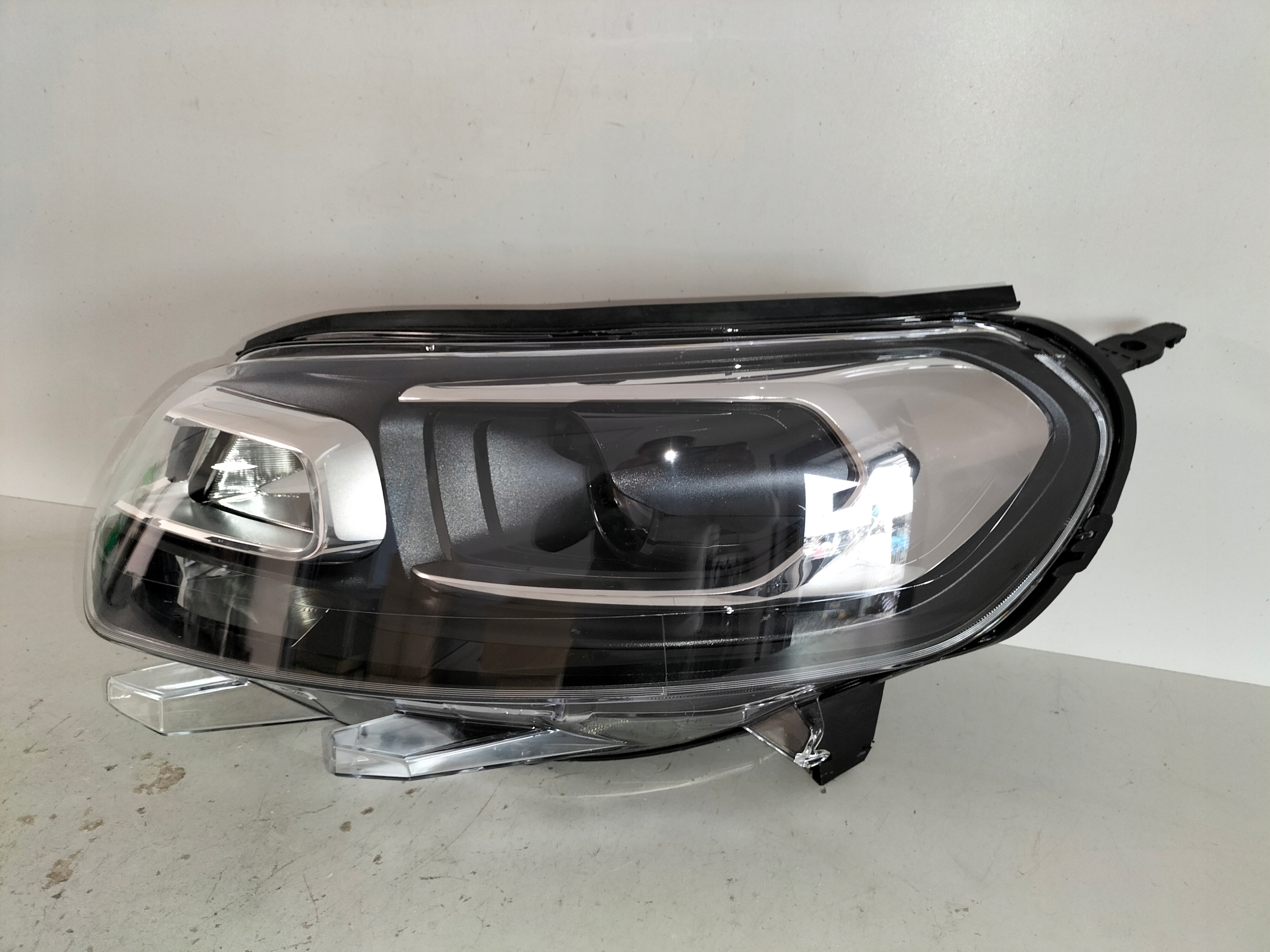 light front reflektor left CITROEN JUMPY III 16- SAPCETOURER XENON