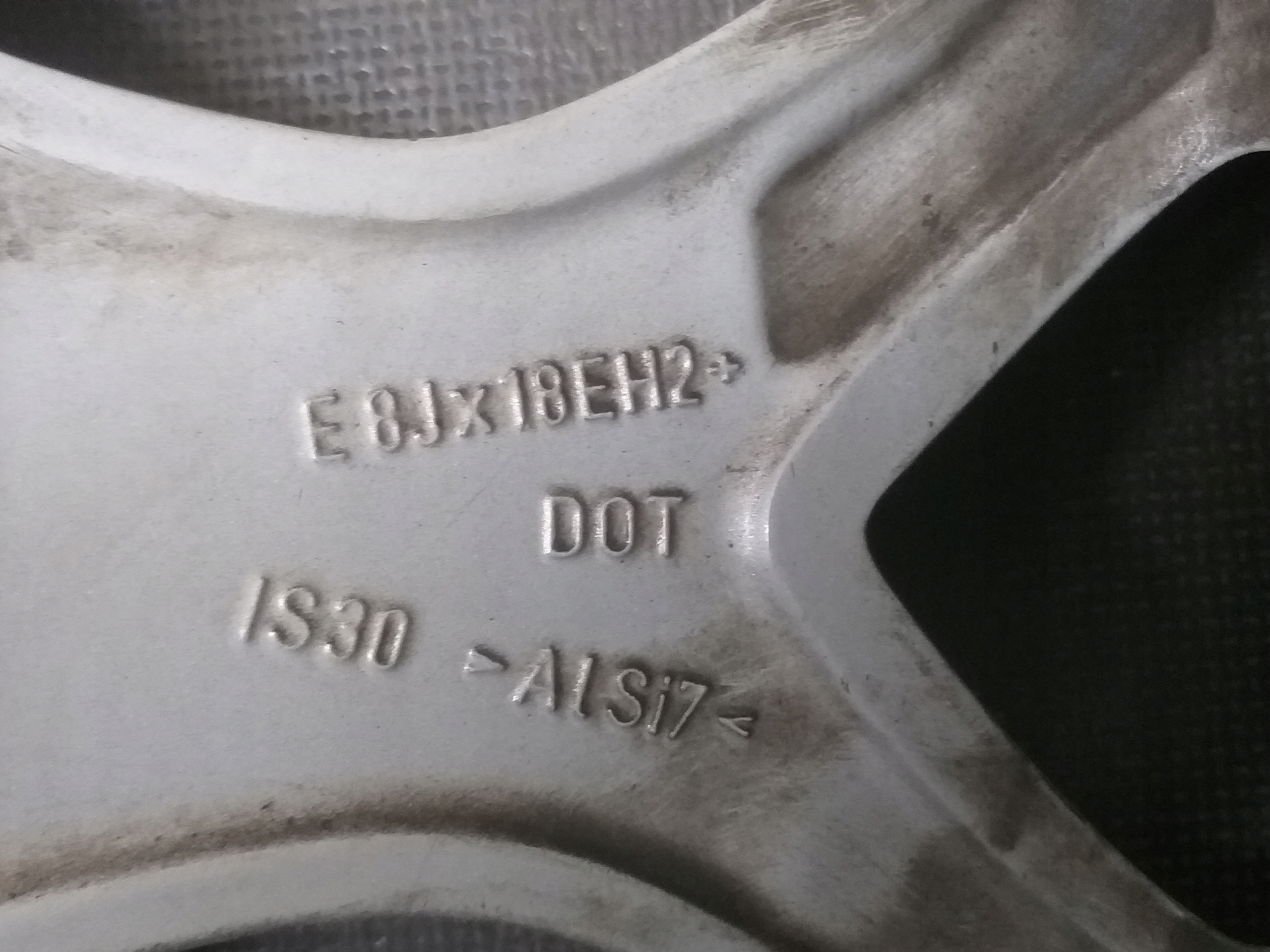 disk hliníkový BMW 8J 18" ET30 5X120