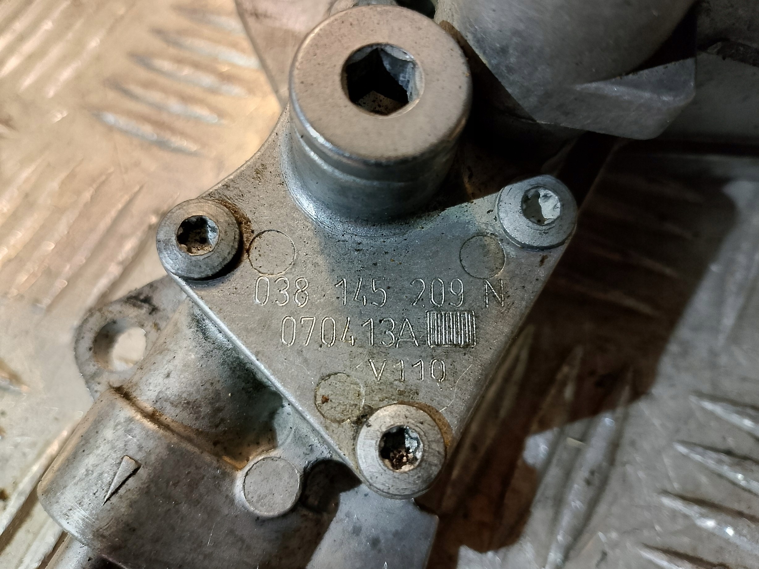 pompa VACUM WAKUM AUDI A4 B7 2.0 TDI 038145209N
