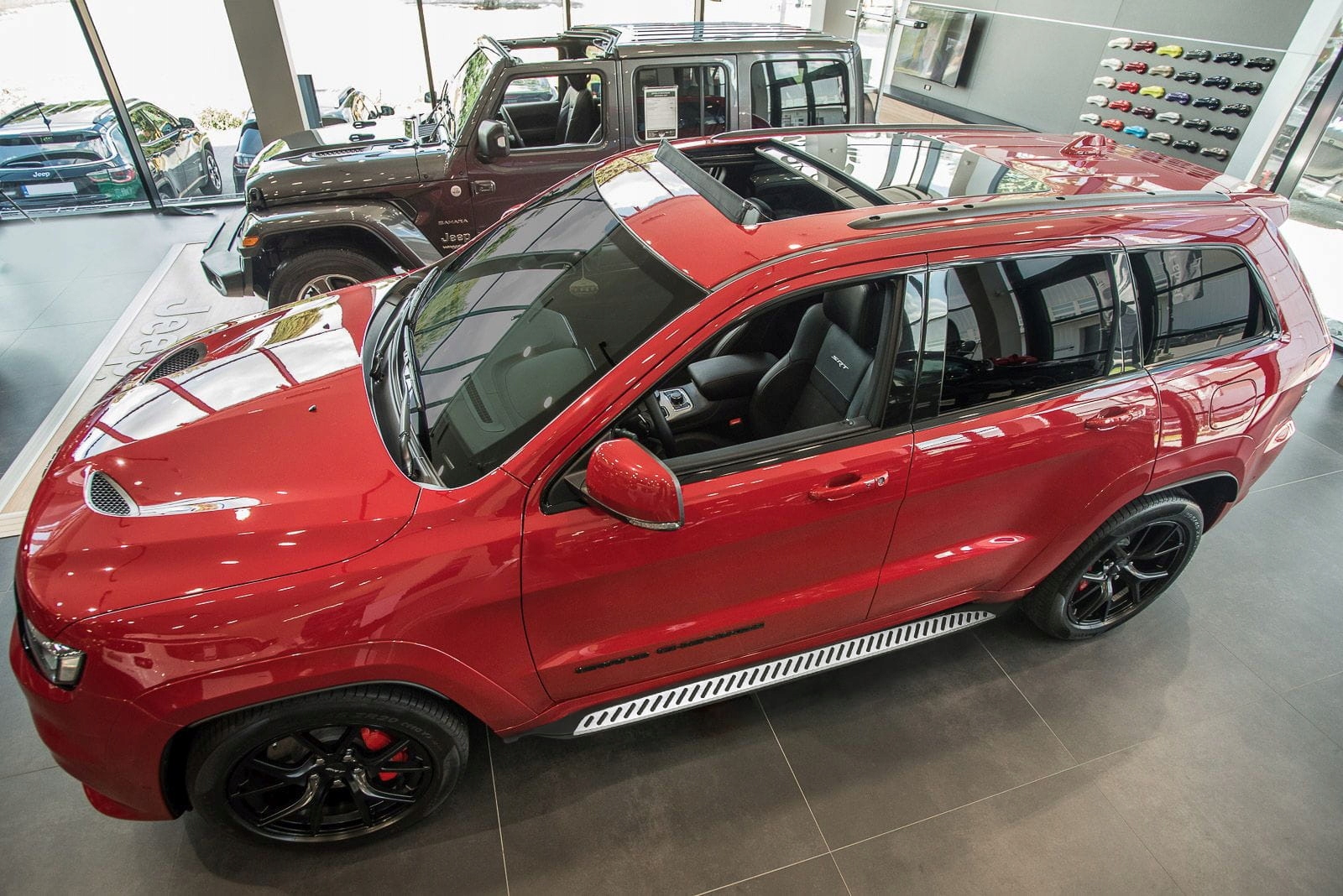 JEEP GRAND CHEROKEE IV WK2 2010-2020 STOPNIE BOCZNE PROGI SAMOCHODOWE Numer katalogowy producenta 5905226116618