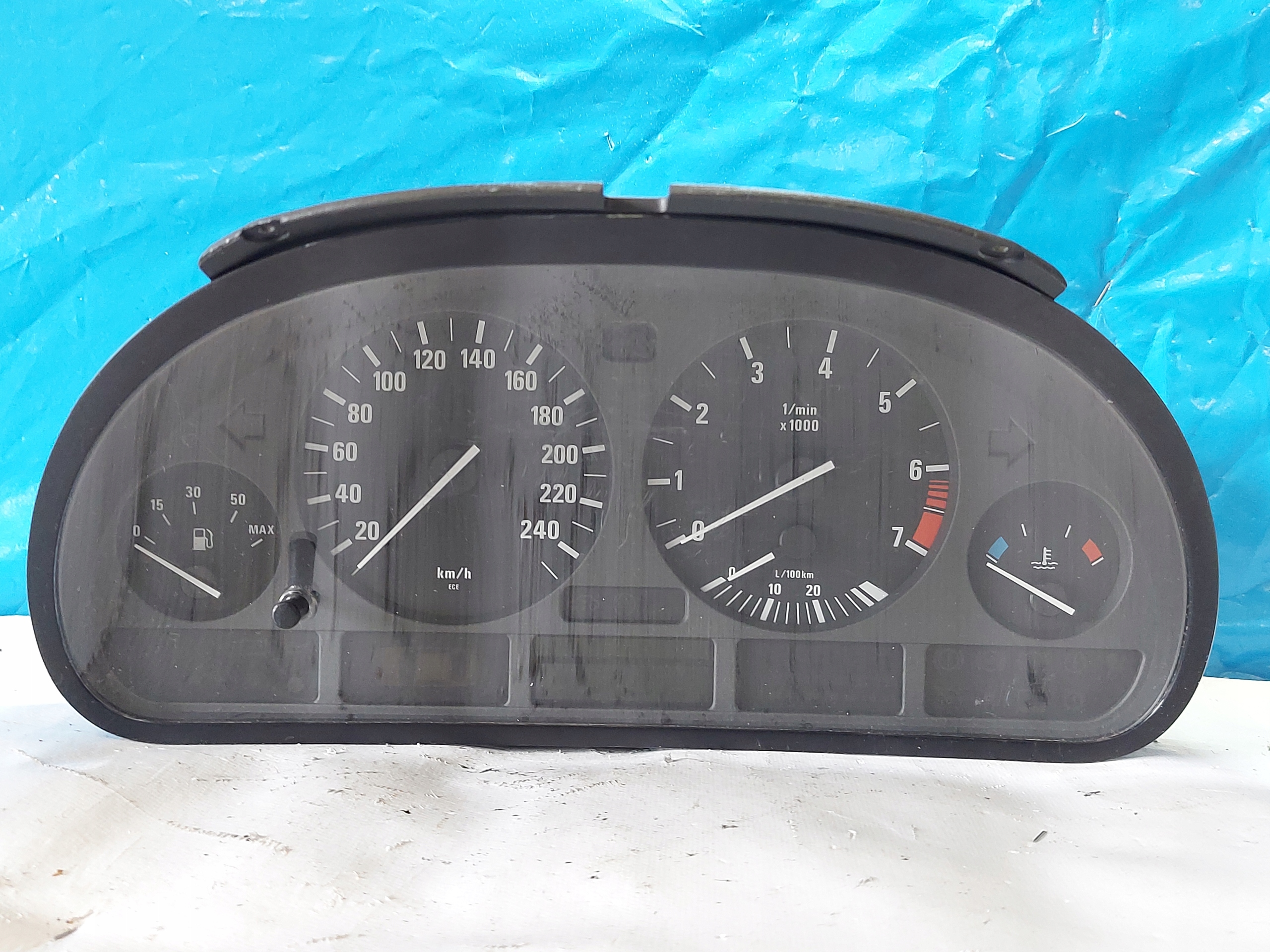 dials clock BMW 5 E39 520i 62118381195