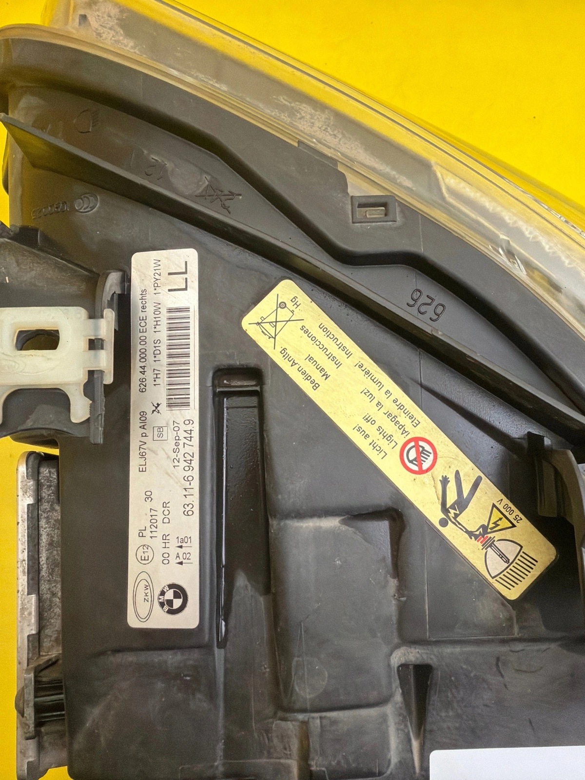 light right BMW 3 E90 E91 Xenon positioning 6942744