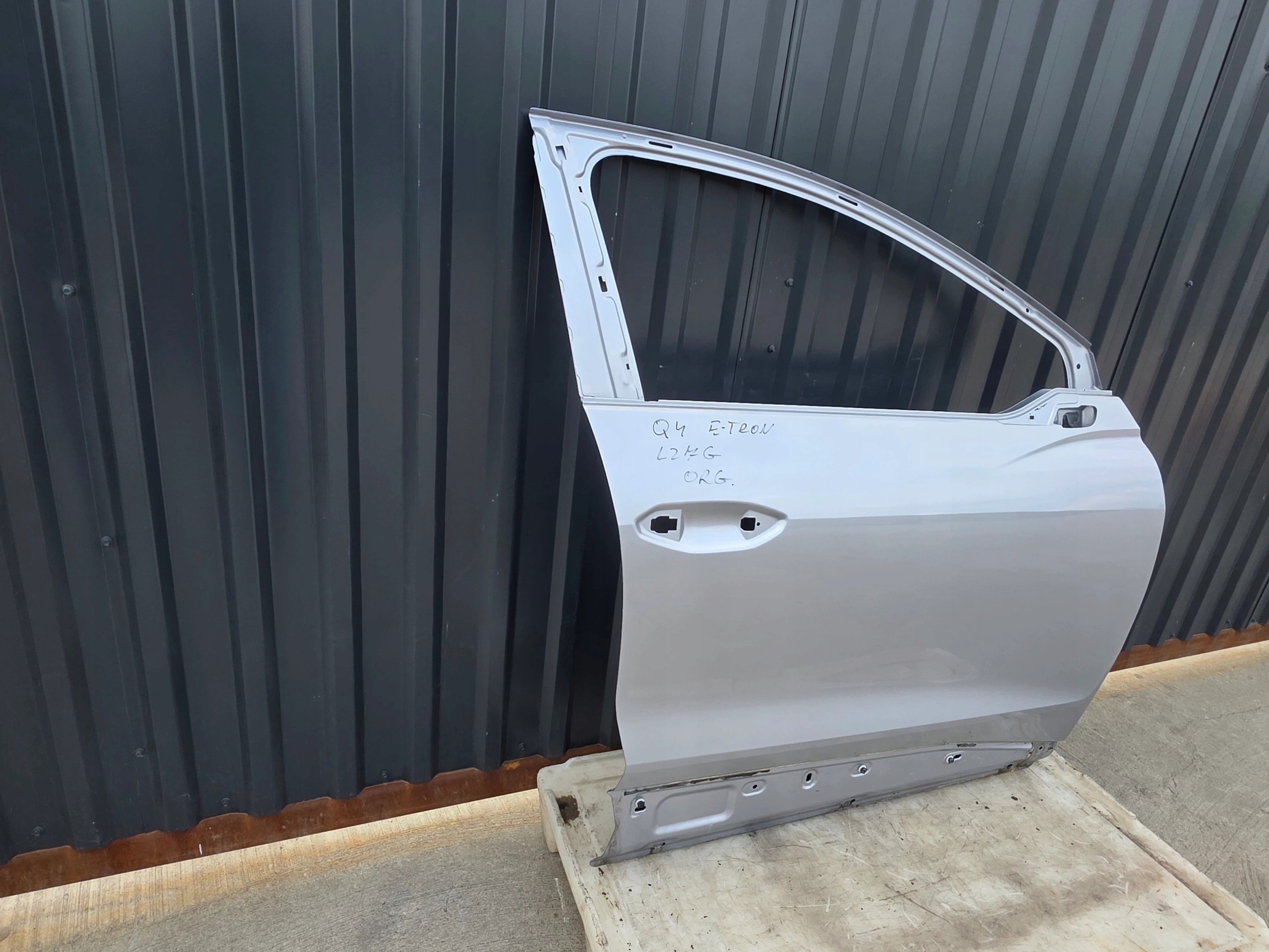 door right front AUDI Q4 E-TRON SPORTBACK LZ7G original !!!