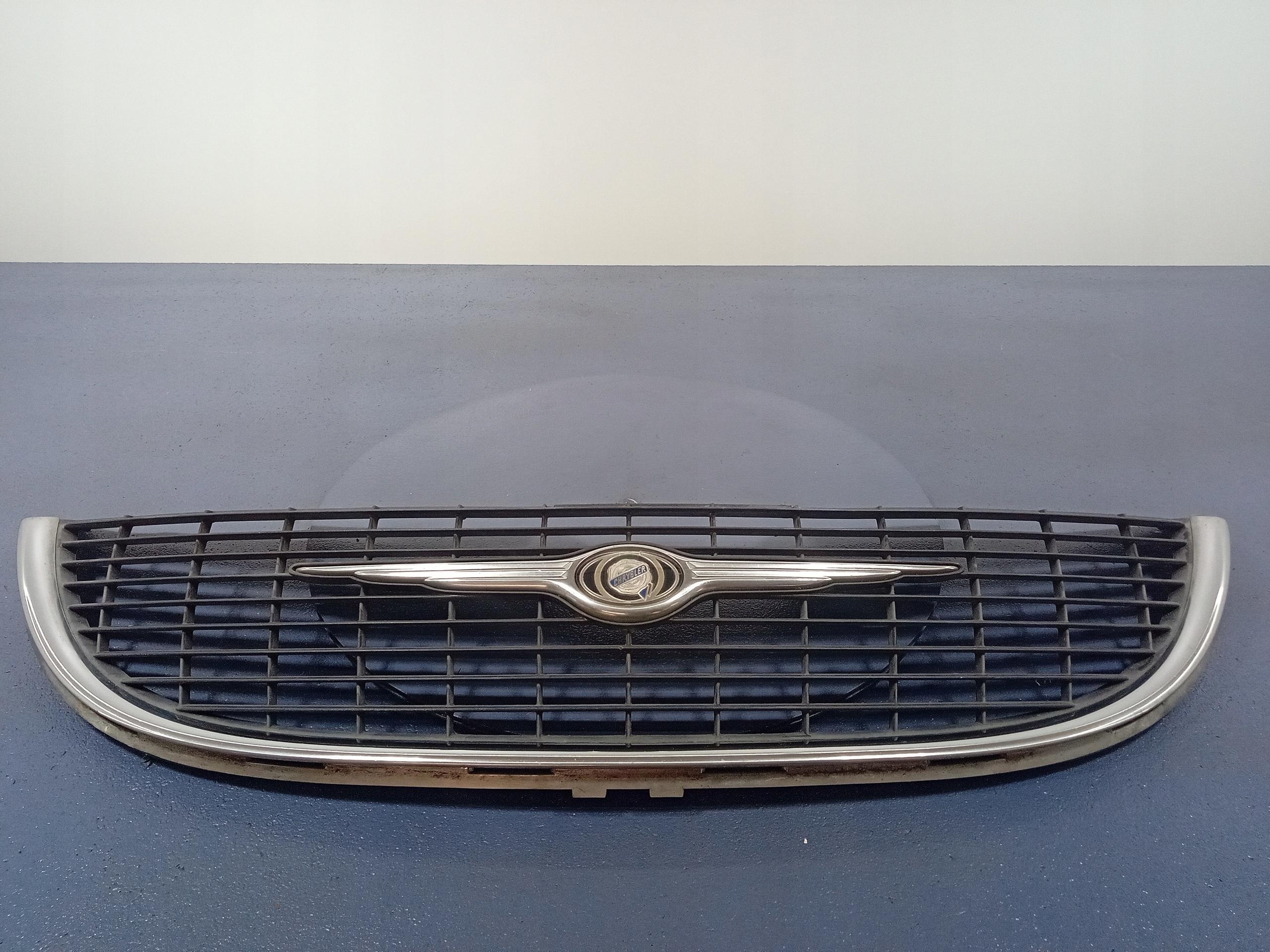 CHRYSLER Voyager IV решетка радиатора 4857522AA