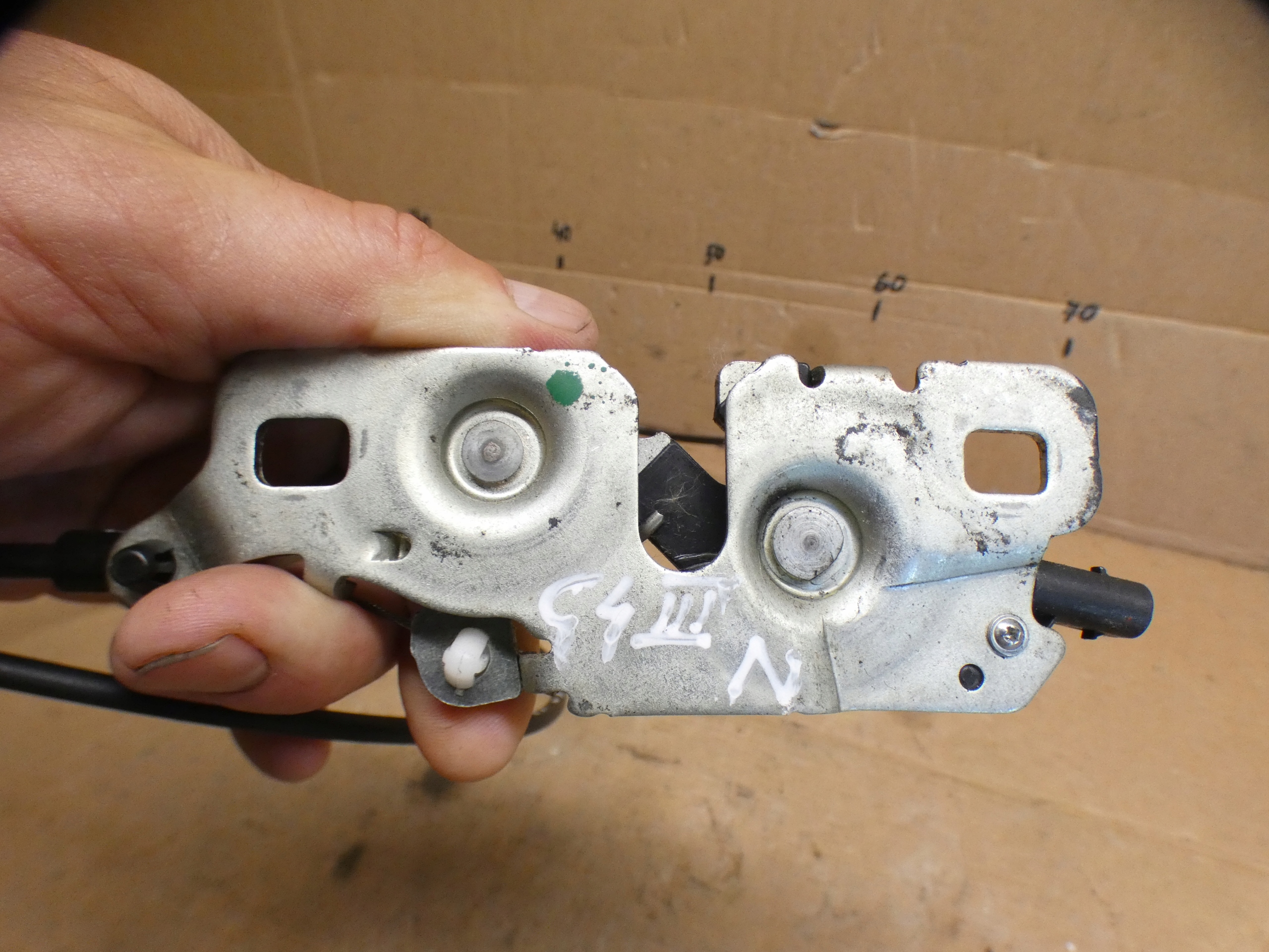 Câble Levier Serrure capot citroen c4 iii OE 9827470080