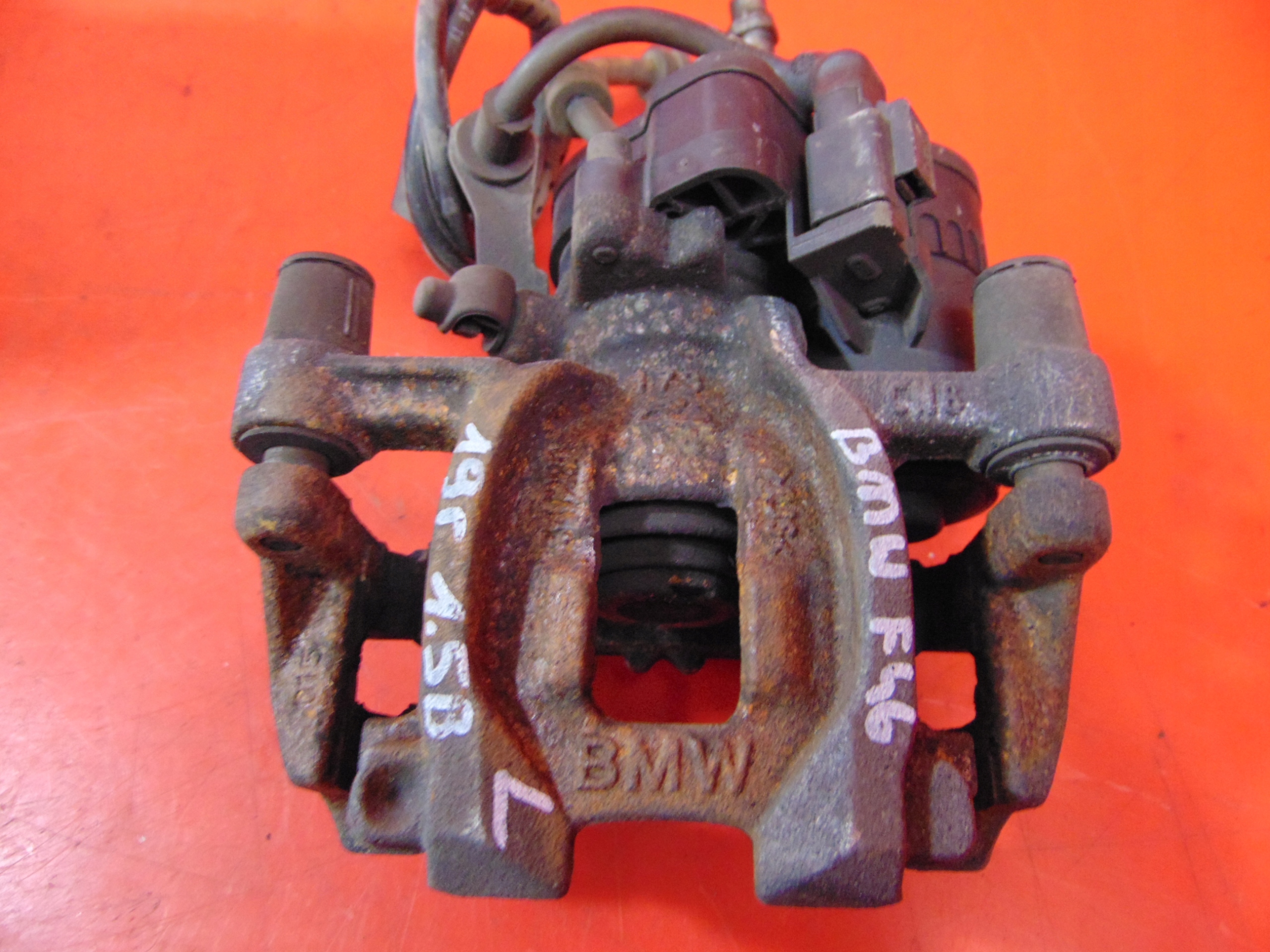 BMW 2 F46 F45 caliper electrical left rear part JARZMO