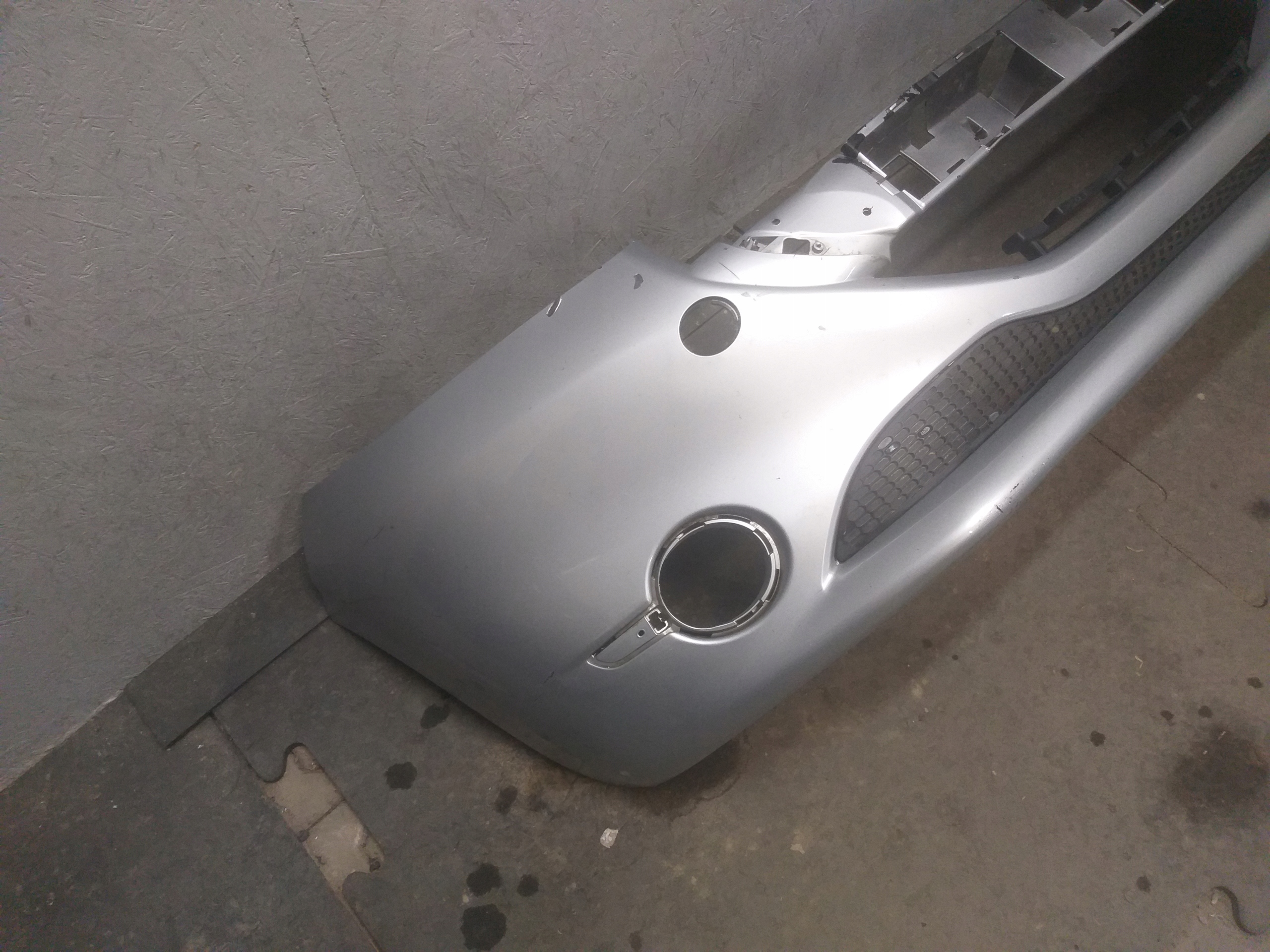 nárazník předek PEUGEOT 208 a 1