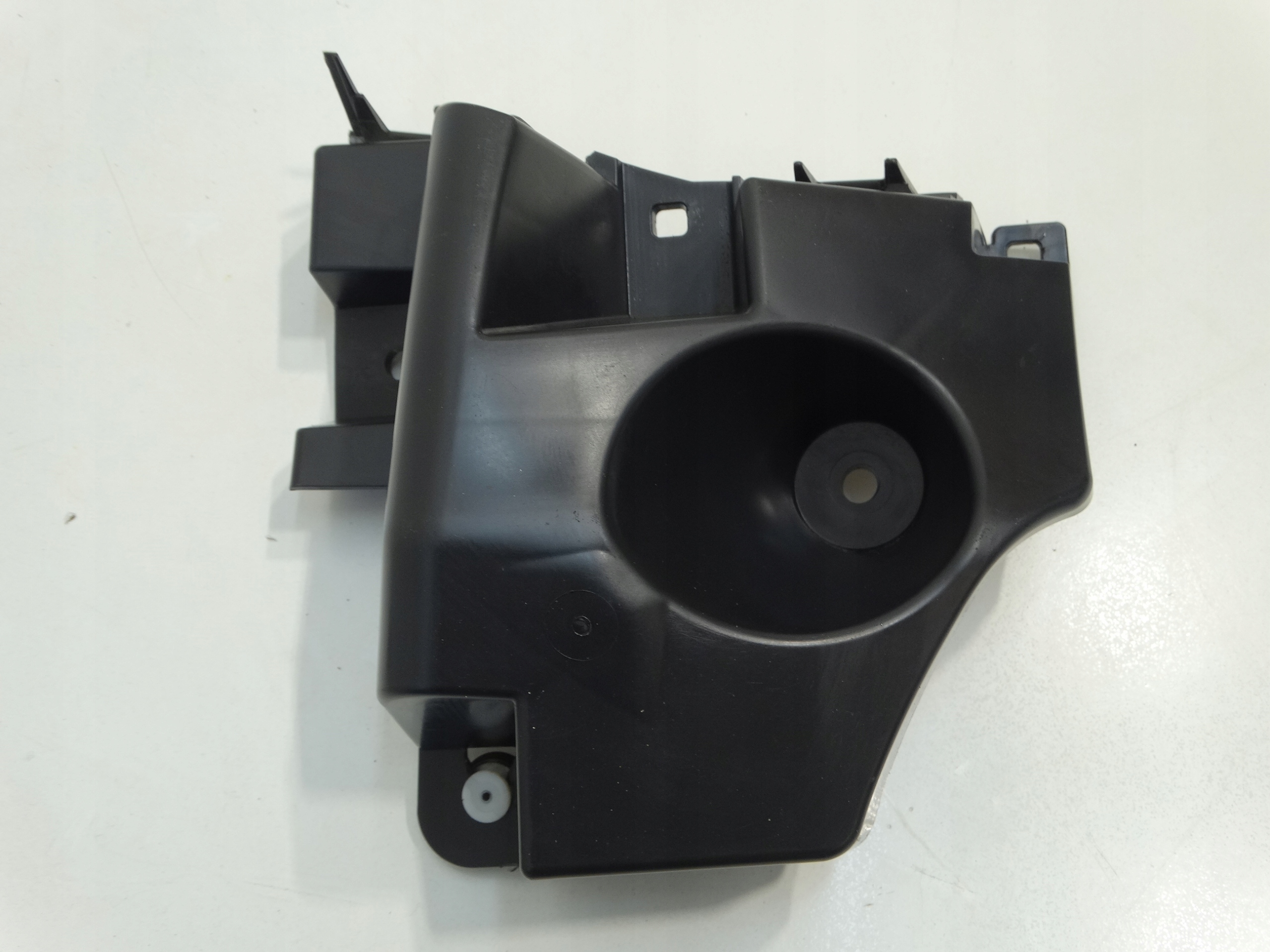 bumper bracket right rear CITROEN C4 III 2020R.- 9831818880