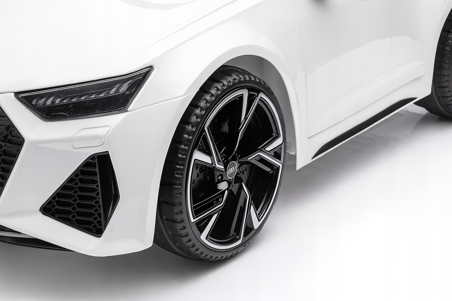 Auto akumulator 4x4 100W skóra pilot EVA samochód dzieci AUDI RS6 biały