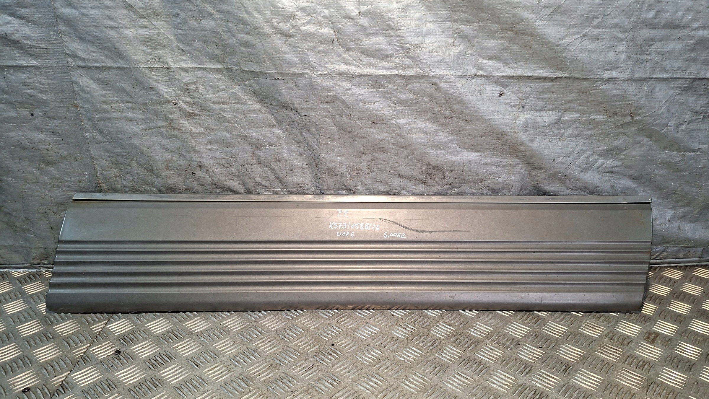 moulding door right front MERCEDES W126
