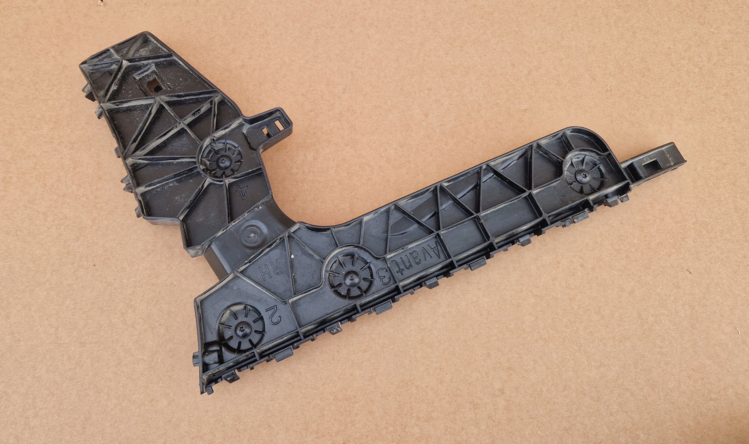 bumper bracket rear part left AUDI A6 C8 KOMBI 4K9807453