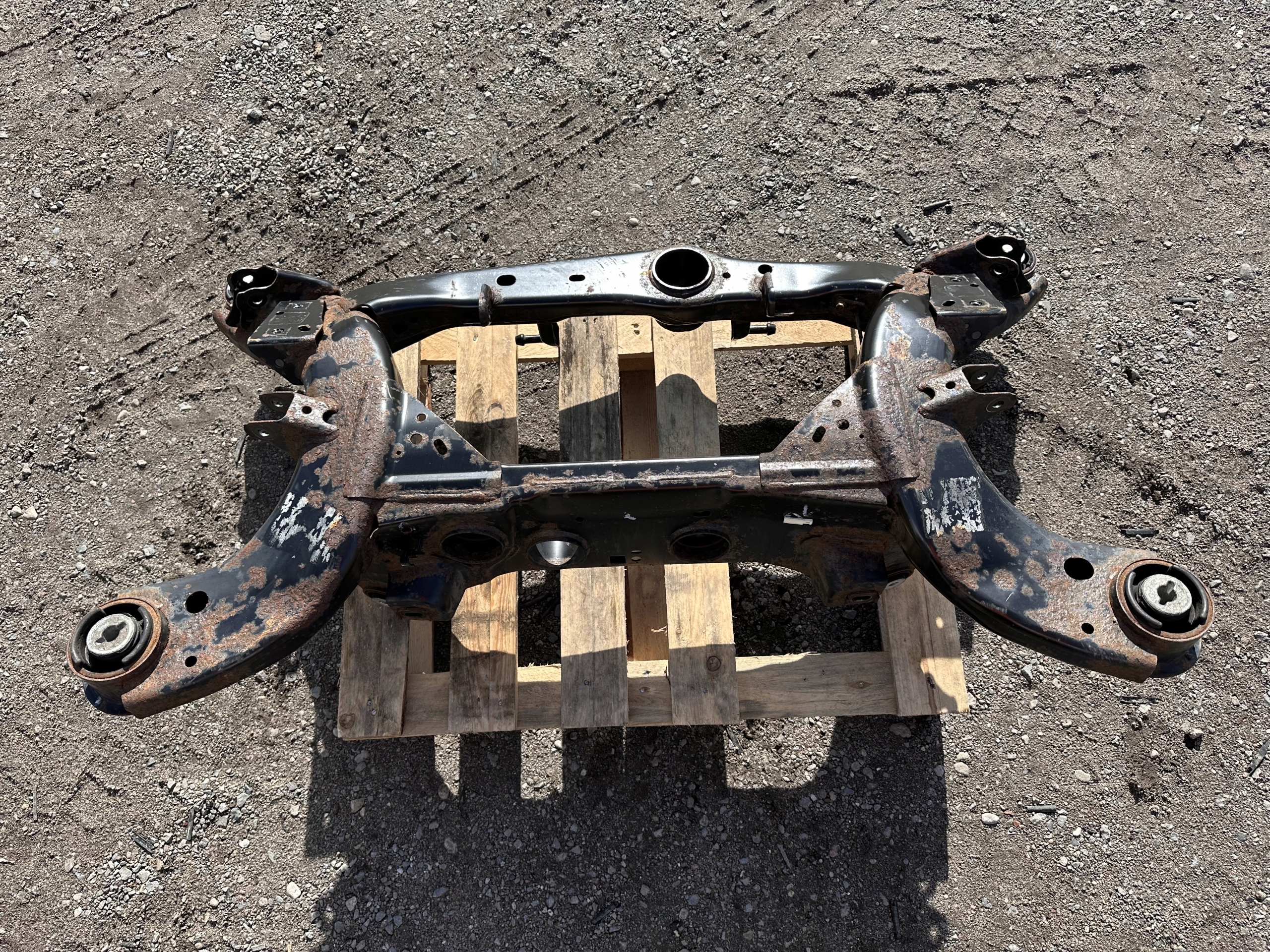 axle beam subframe sider rear part rear Dodge Charger 6.4 SRT 2011 - 2014