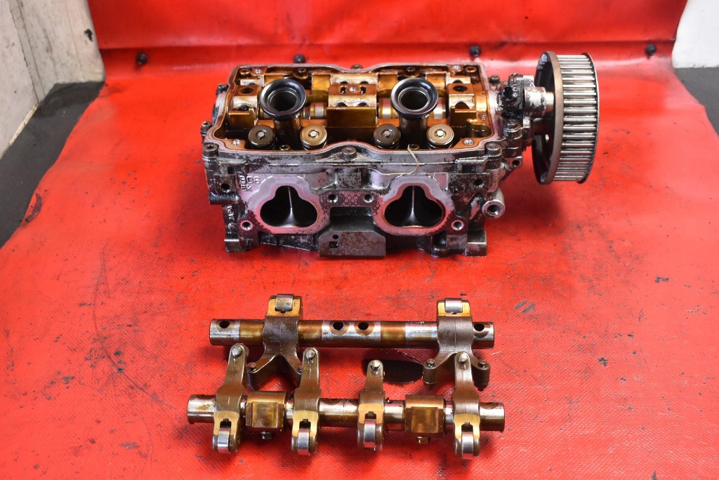 head. of the engine left SUBARU FORESTER 2 II 2.0 B 125 KM 02-05