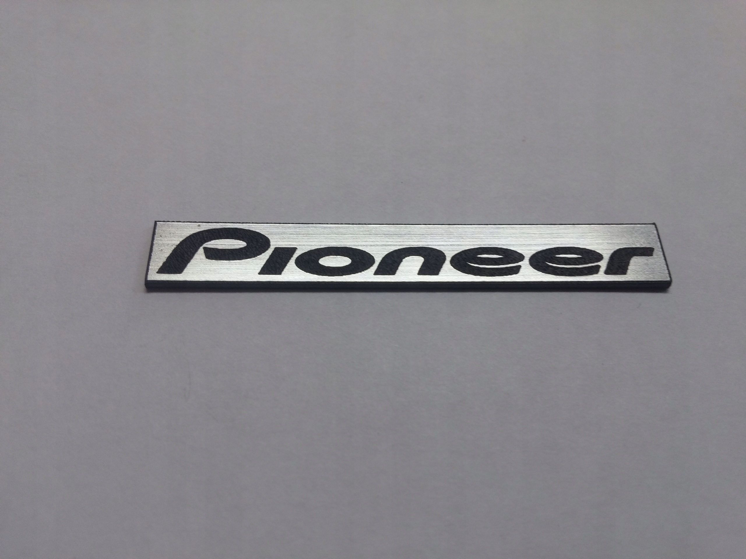 

Pioneer naklejka emblemat 50 x 7 mm * Srebrna