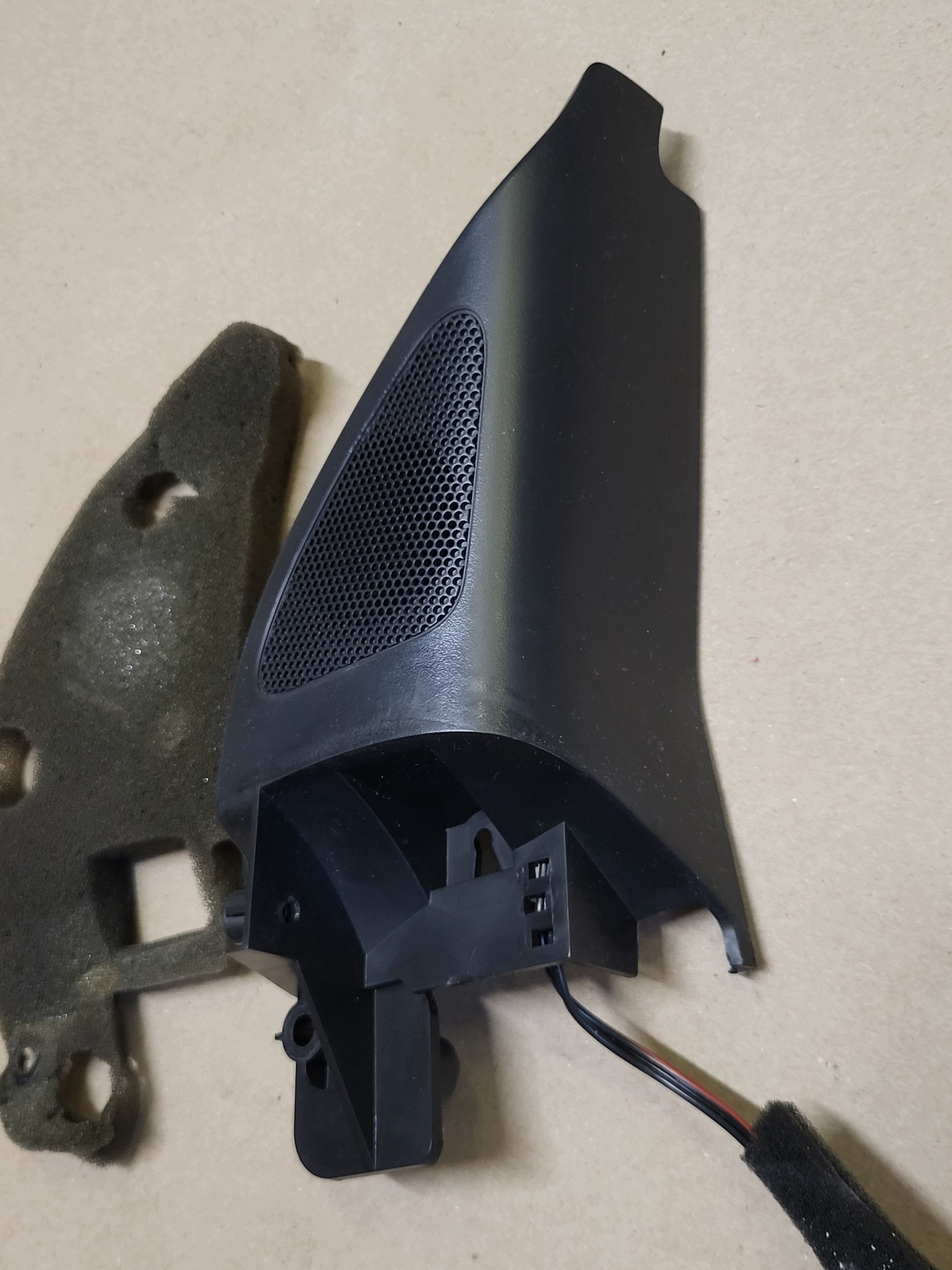 speaker tweeter cover triangle Z door right front VW GOLF V OE