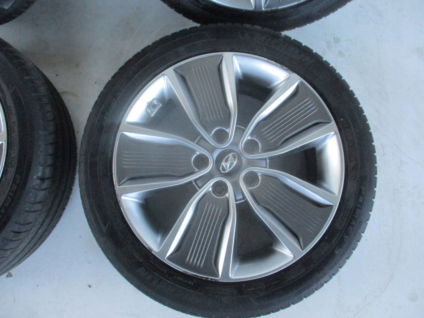 wheels discs tyres HYUNDAI IONIQ R17 16r