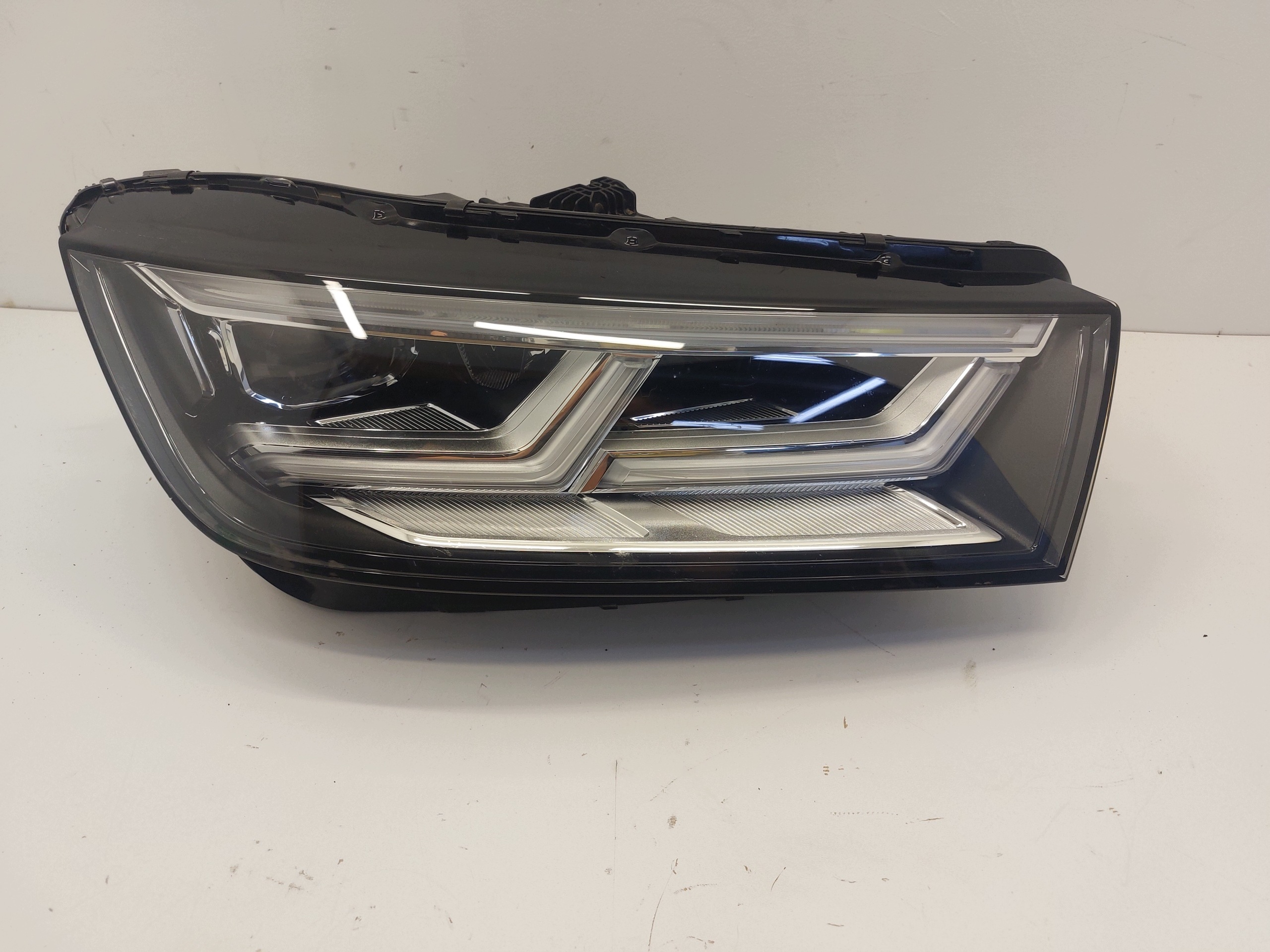 AUDI Q5 II 2 80A LIFT 20r> light right right FULL LED MATRIX 80A941036