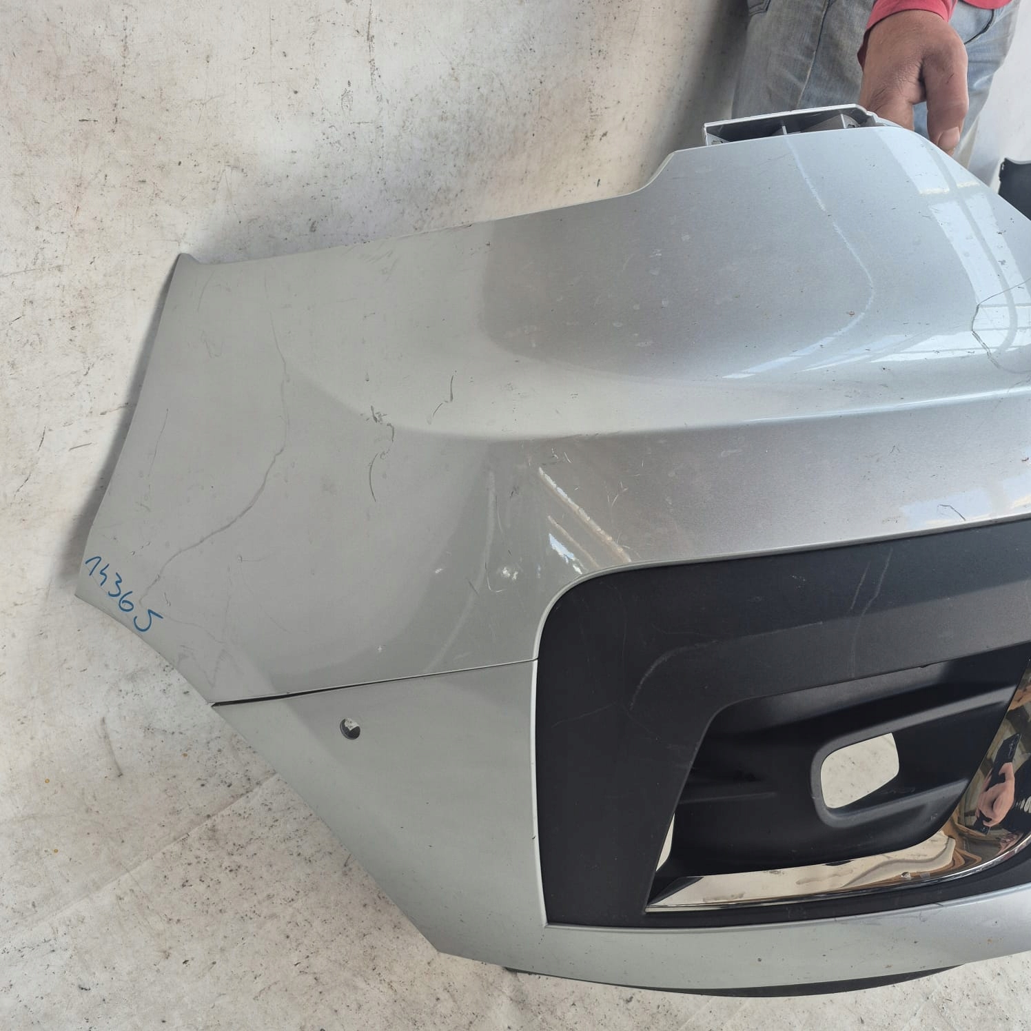 RENAULT TRAFIC IV 21- bumper front front PDC
