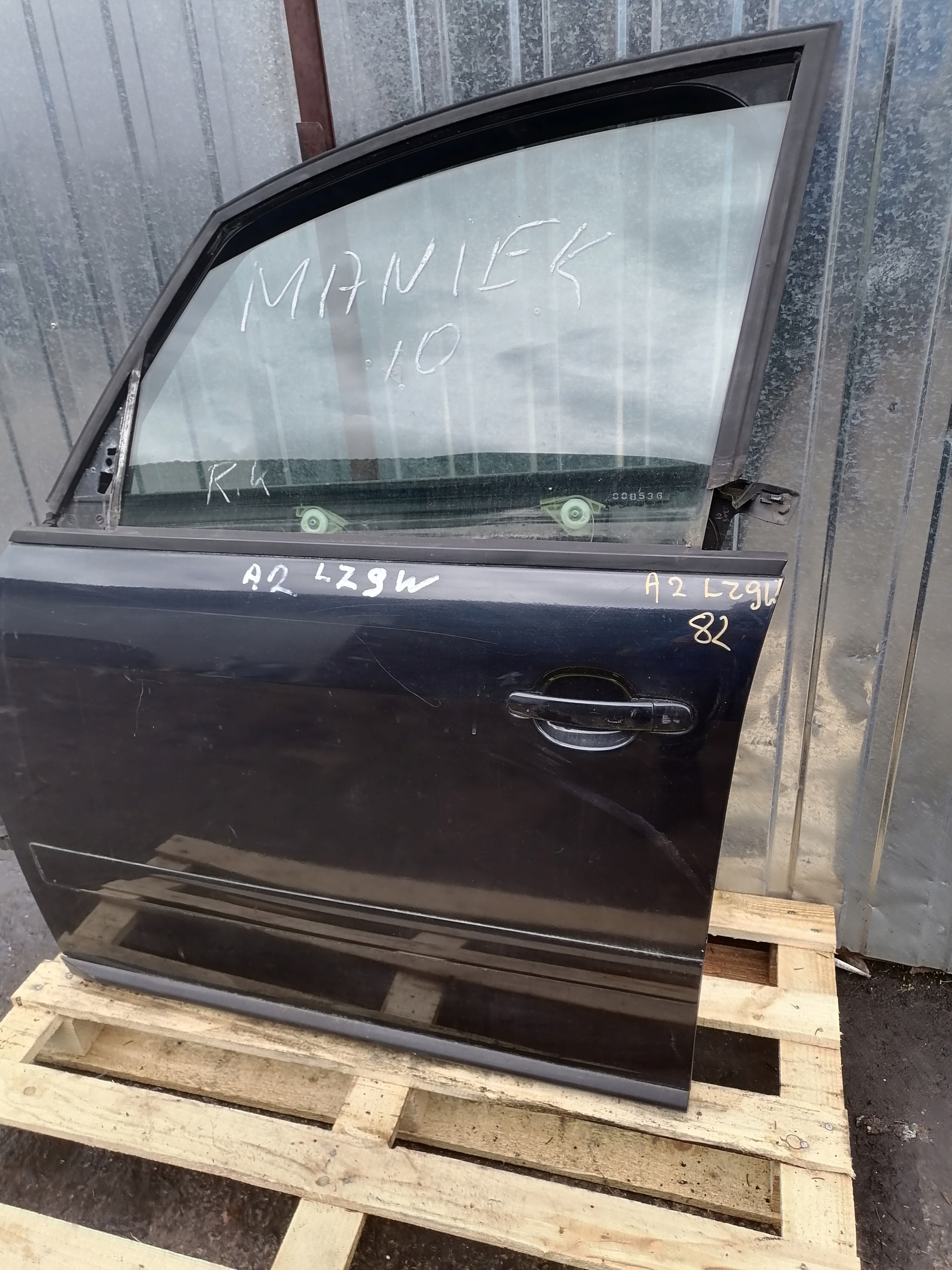 dveře levý předek přední audi a2 lz9w