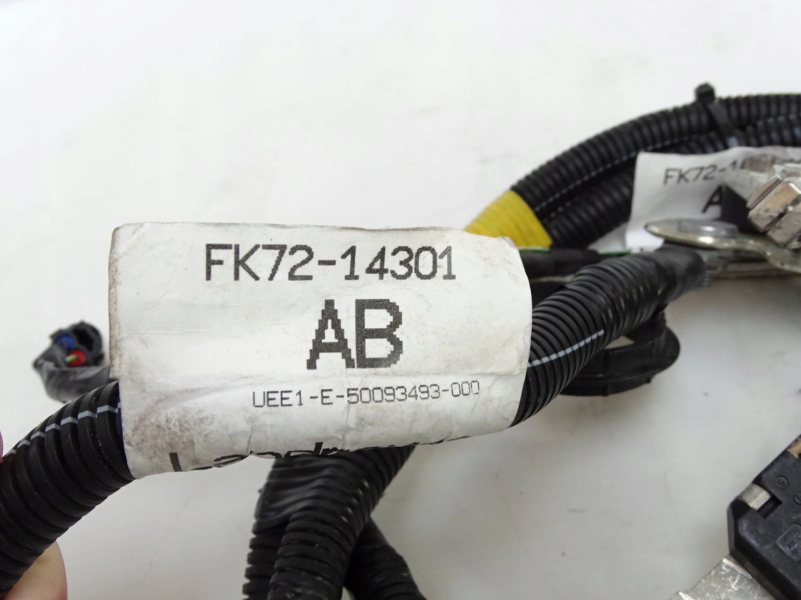 Przewod plusowy bezpiecznik akumulatora DISCOVERY Part manufacturer Land Rover original OE