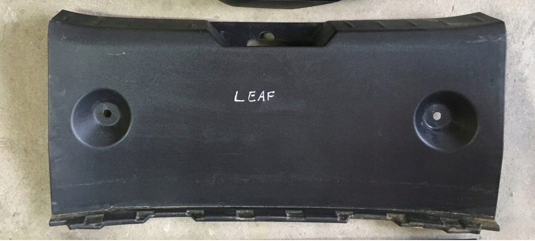 NISSAN LEAF КРИШКА РЕМЕНЯ ЗАДНЬОГО БАГАЖНИКА