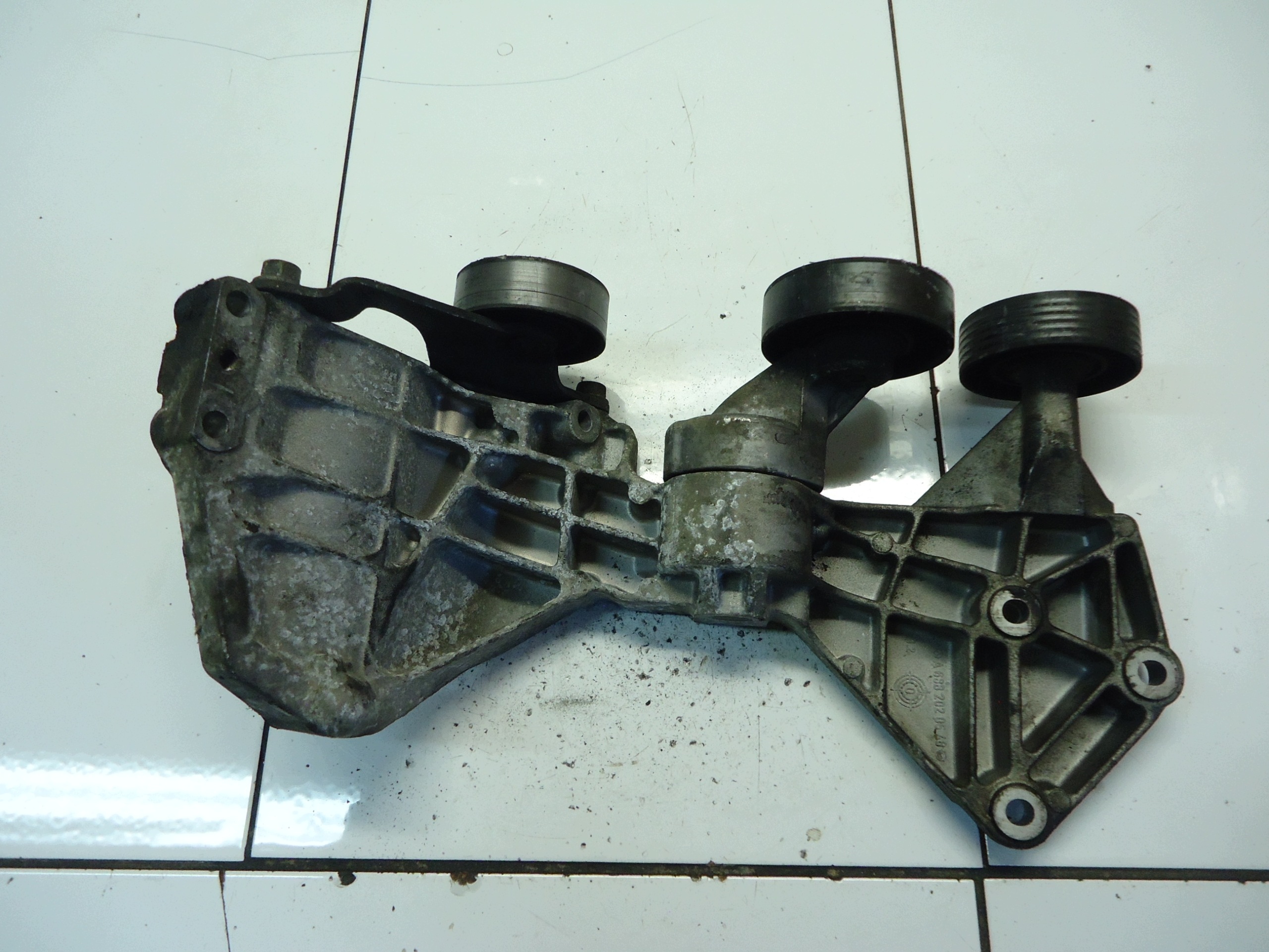 MERCEDES A W168 1.7CDI engine mount A6882020540