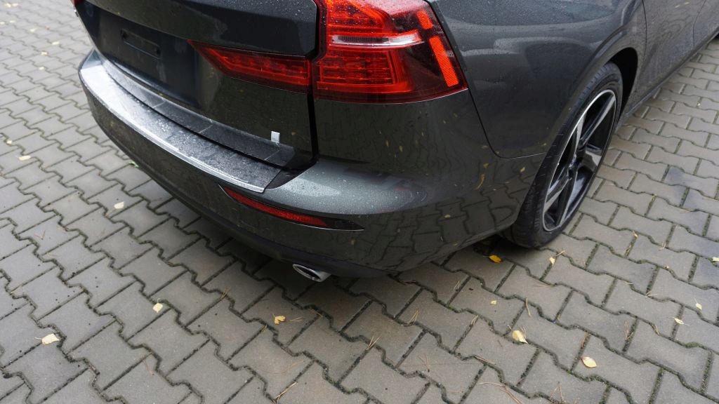 VOLVO V60 II - complete rear bumper rear part 4 PDC - 724