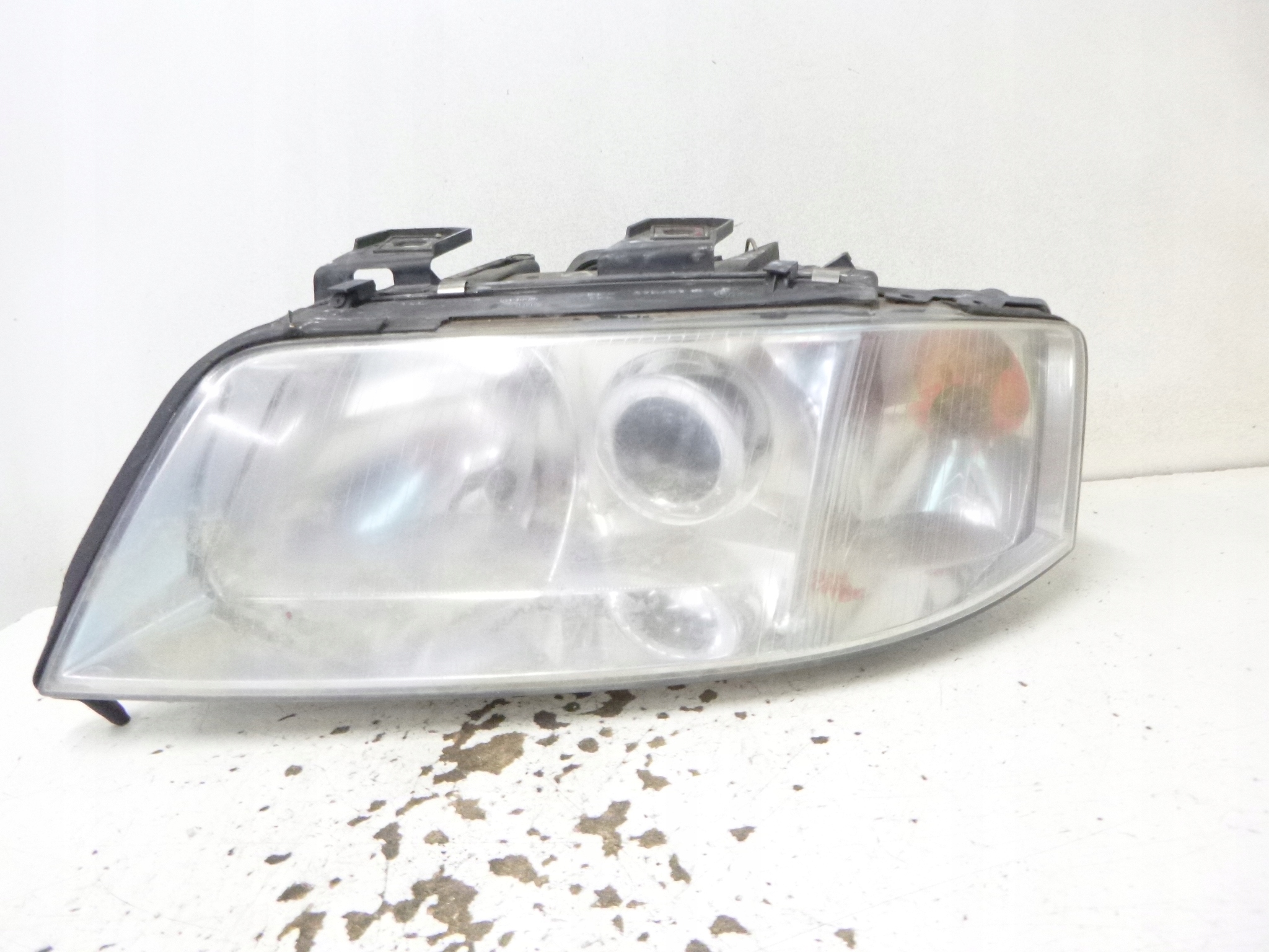 light front left Audi A6 C5 lens HELLA 2002r.
