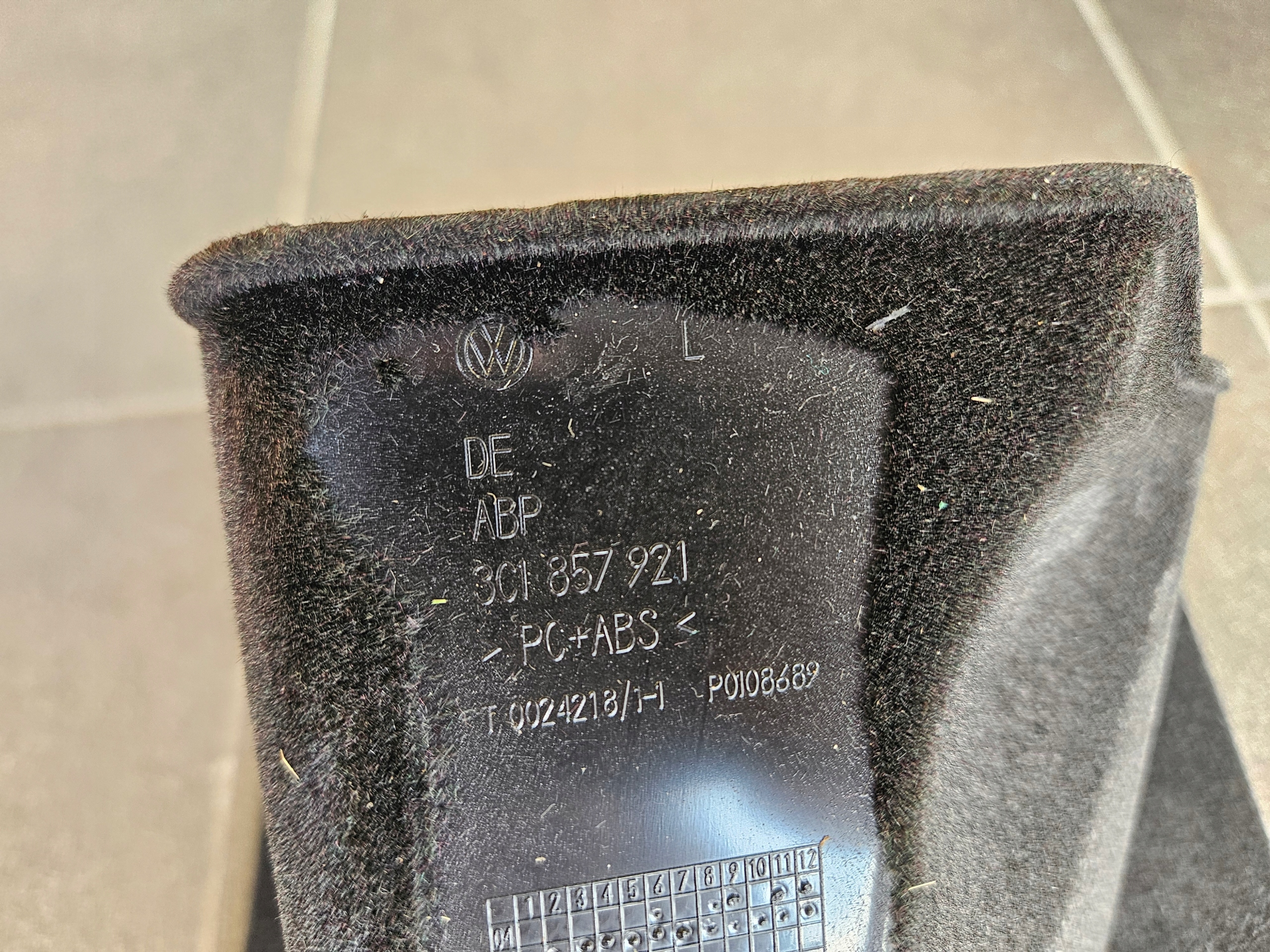passenger compartment plato PASSAT B6 2005-2010 3C1857921