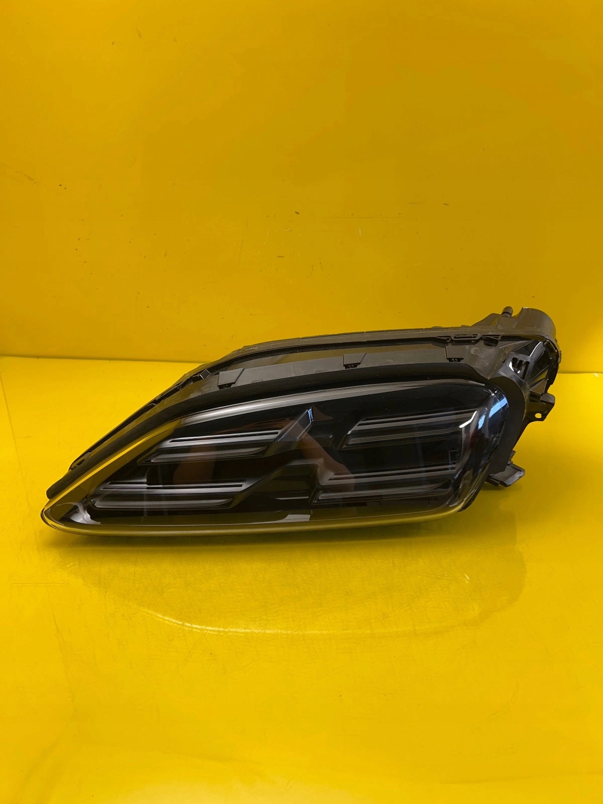 light left front Porsche Macan 95C 2024 95C941005 BASIS LED