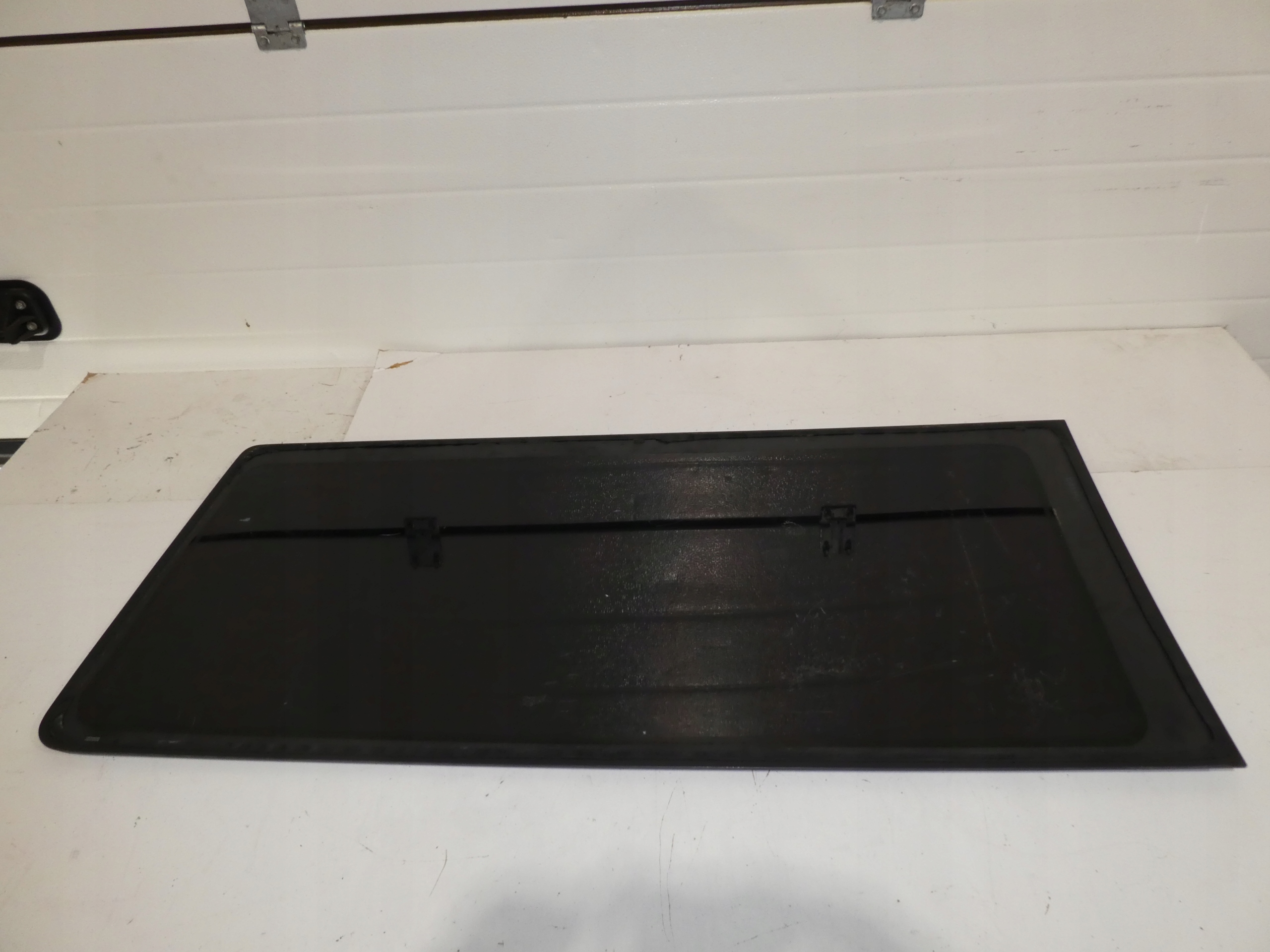 VW T6 CARAVELLE LONG window left rear 7E3845331