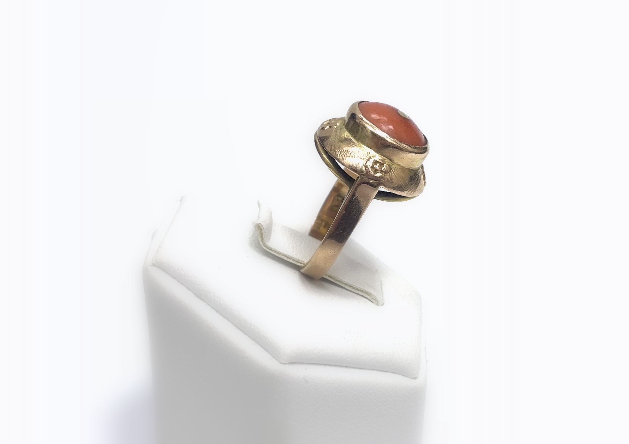 Pierścionek z koralem 585 5,98g interLOMBARD Materiał złoto