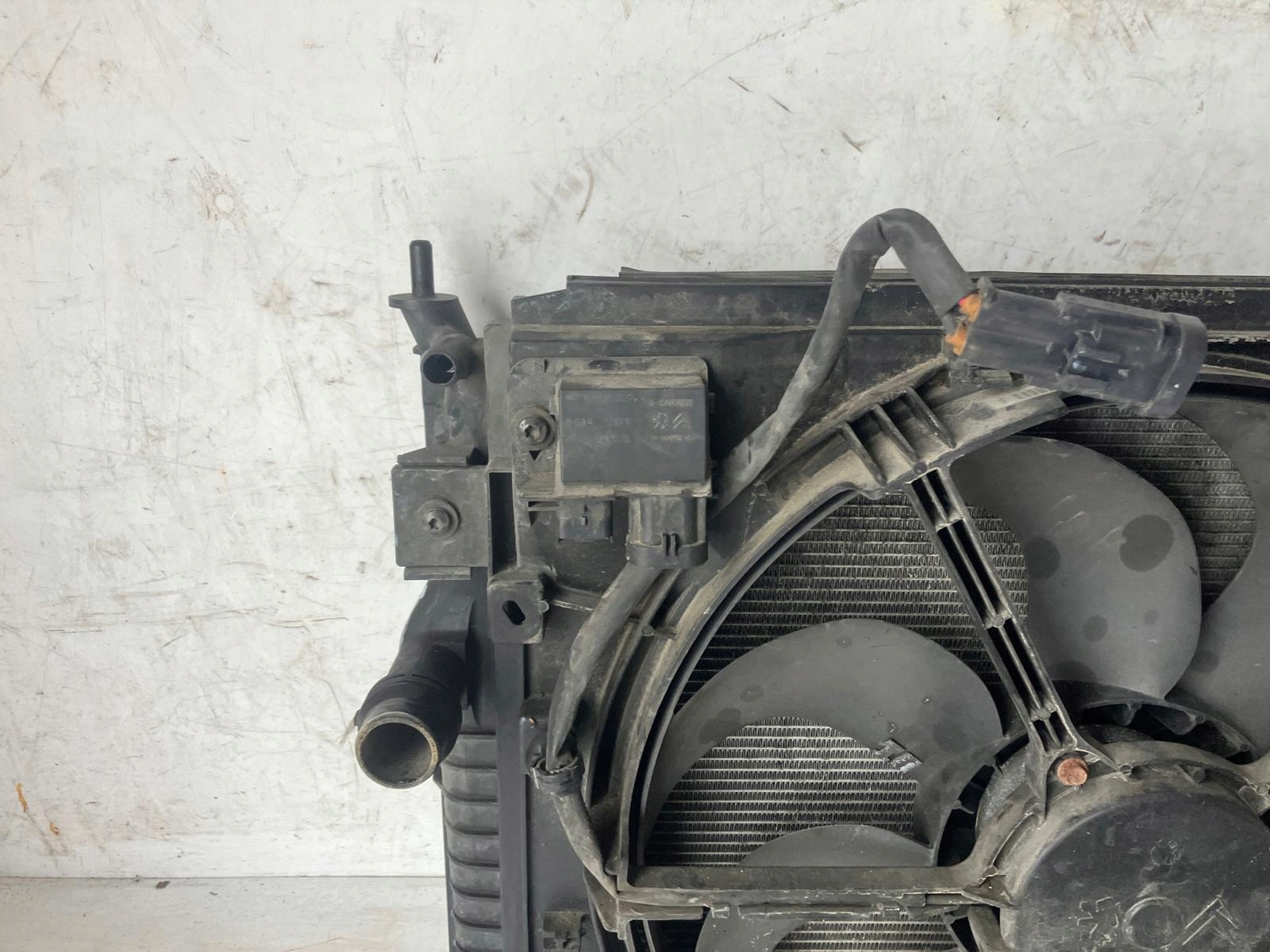 support panel for radiators radiator C4 PICASSO II 308 T9 9806313580