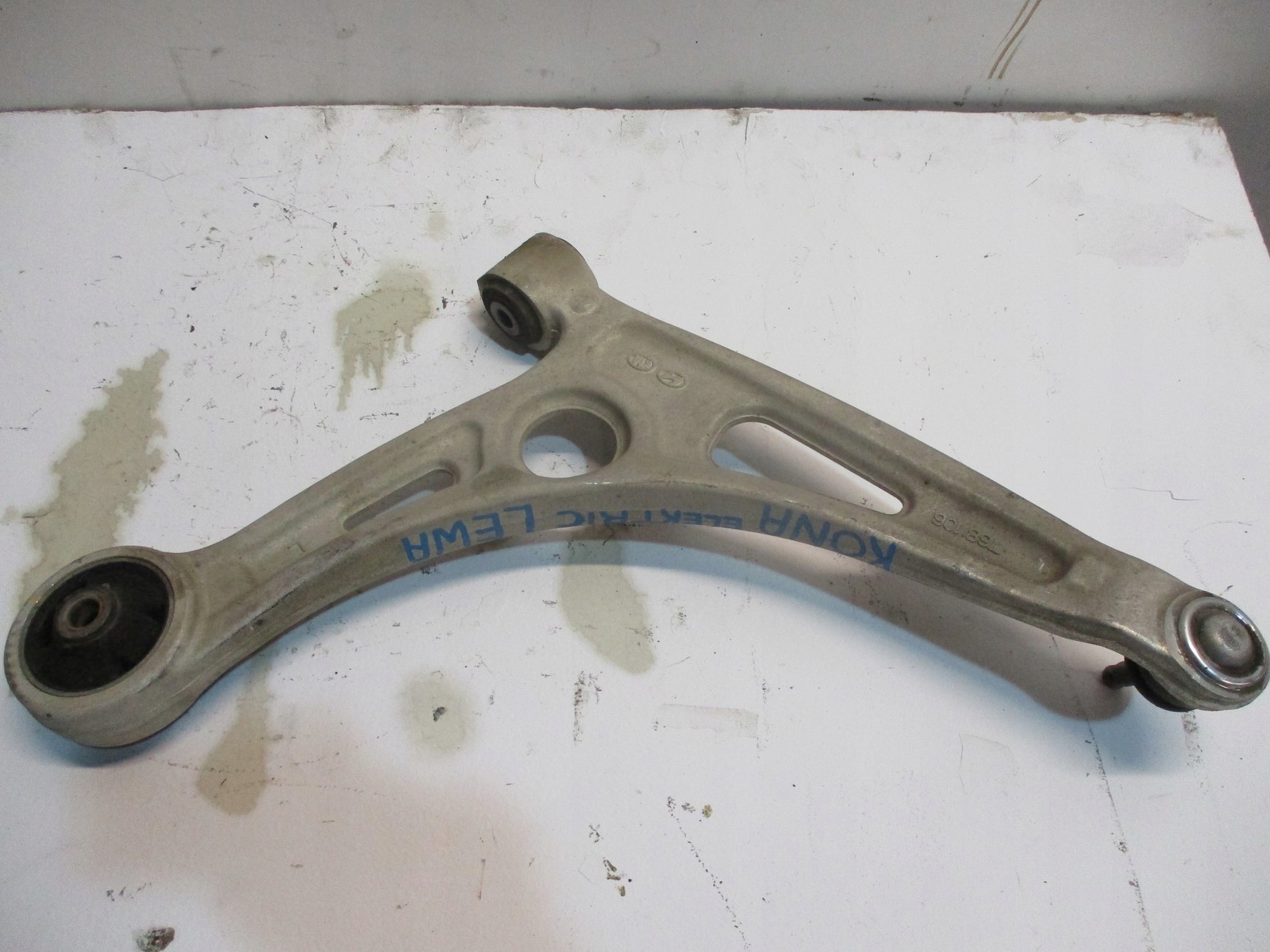 arm HYUNDAI KONA right left EKEKTRYK front