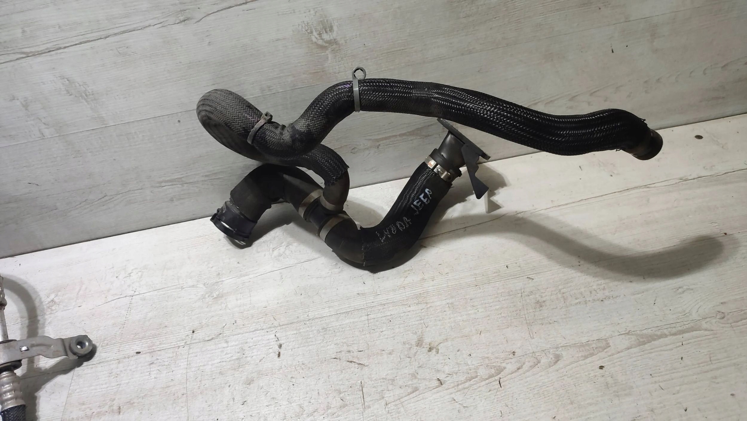 Jeep Cherokee 2015 wiring / hose radiator