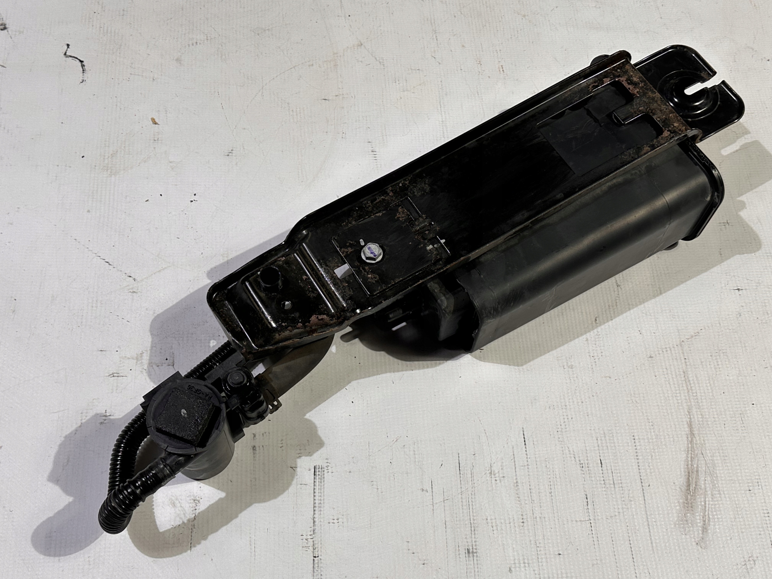 karbonski filter oparow goriva Chevrolet Camaro 2009 - 2015