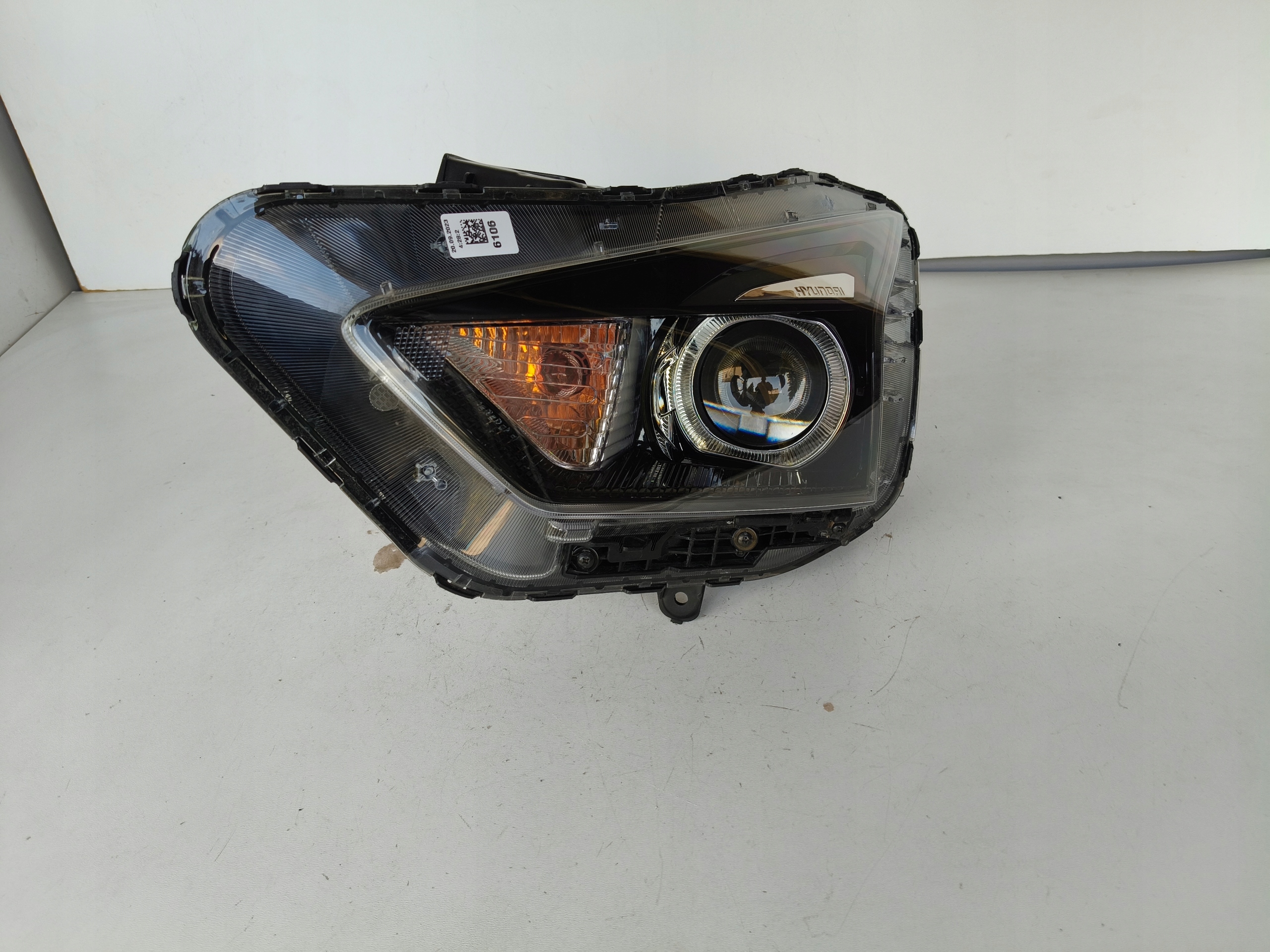 light left REFLEKTOR HYUNDAI BAYON 21
