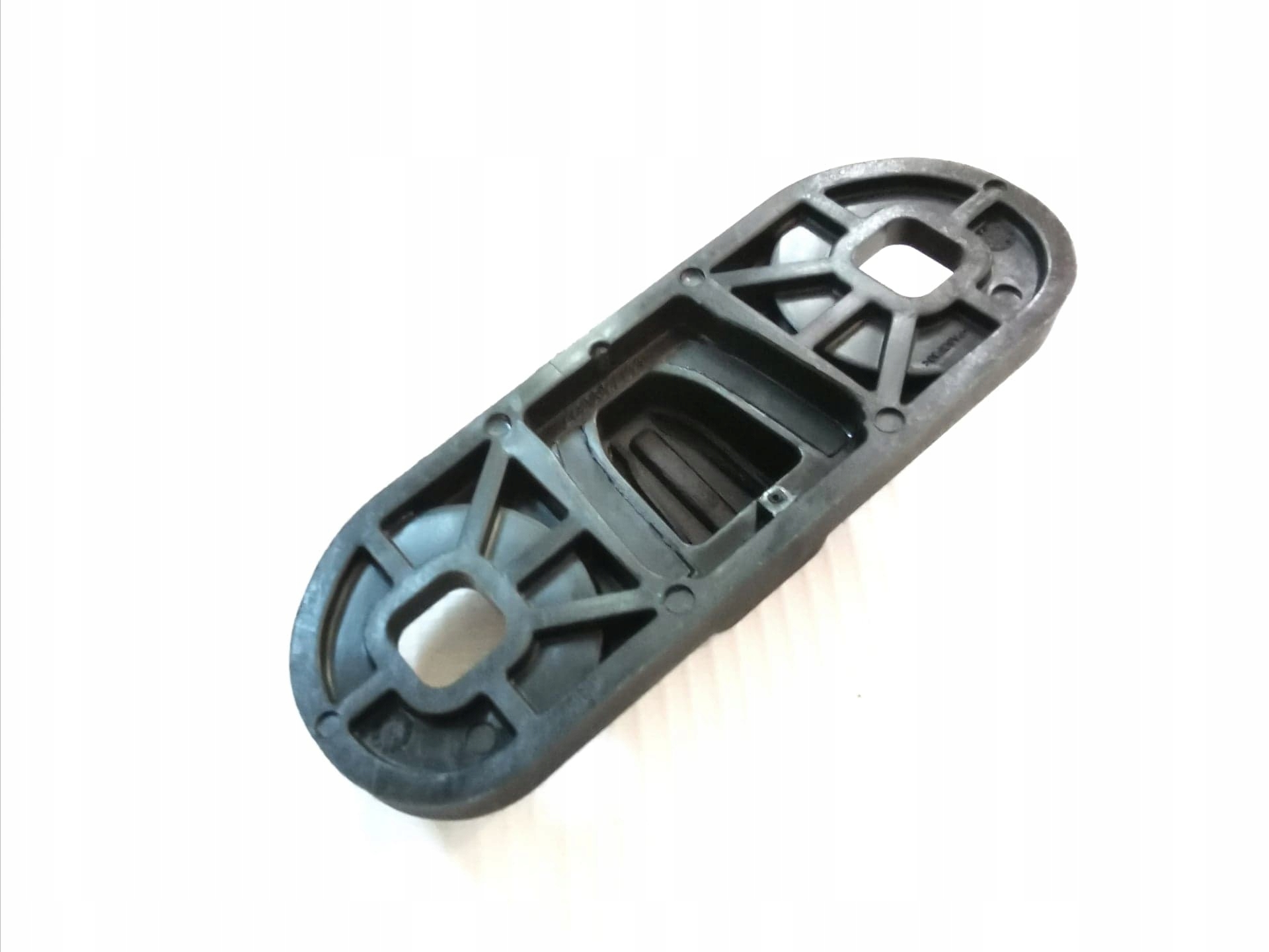 ODBOJNIK STOPER KLAPY BAGAŻNIKA W447 W448 Producent części Mercedes-Benz OE