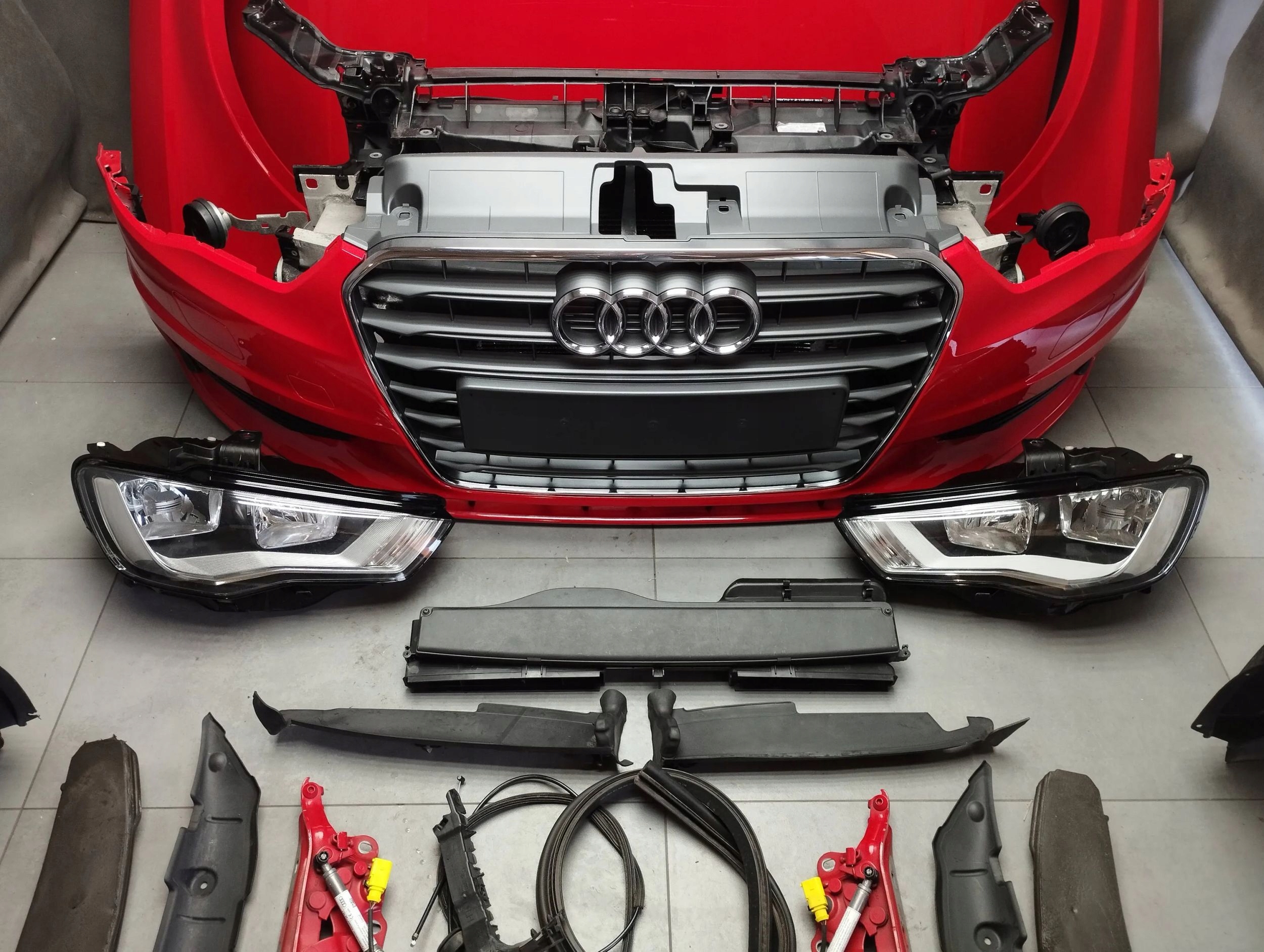 Audi A3 8V Berline Capot Pare choc Feux phare Avant Aile LZ3M
