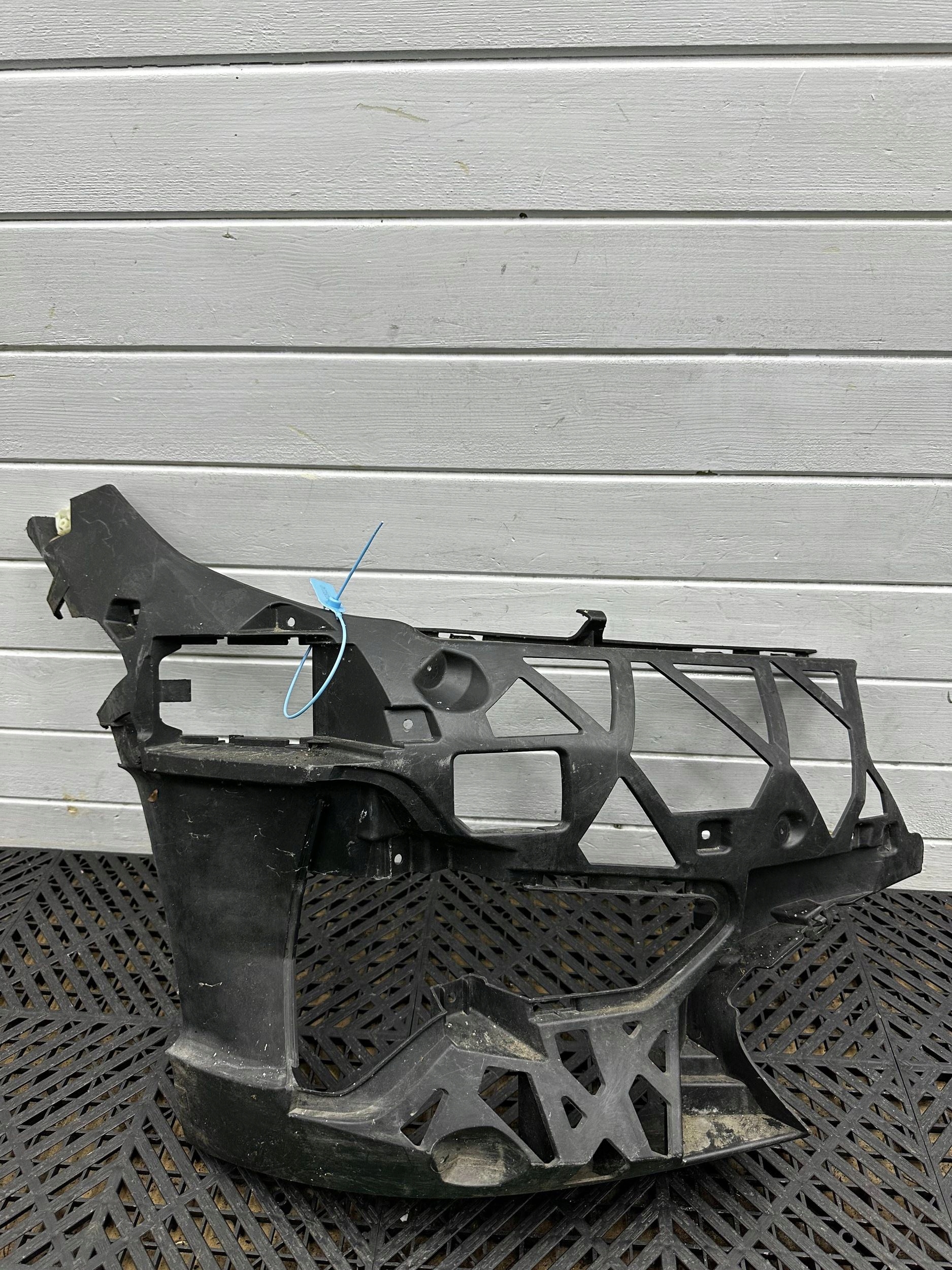 bumper bracket of the front front BMW 3 G20 G21 7422248
